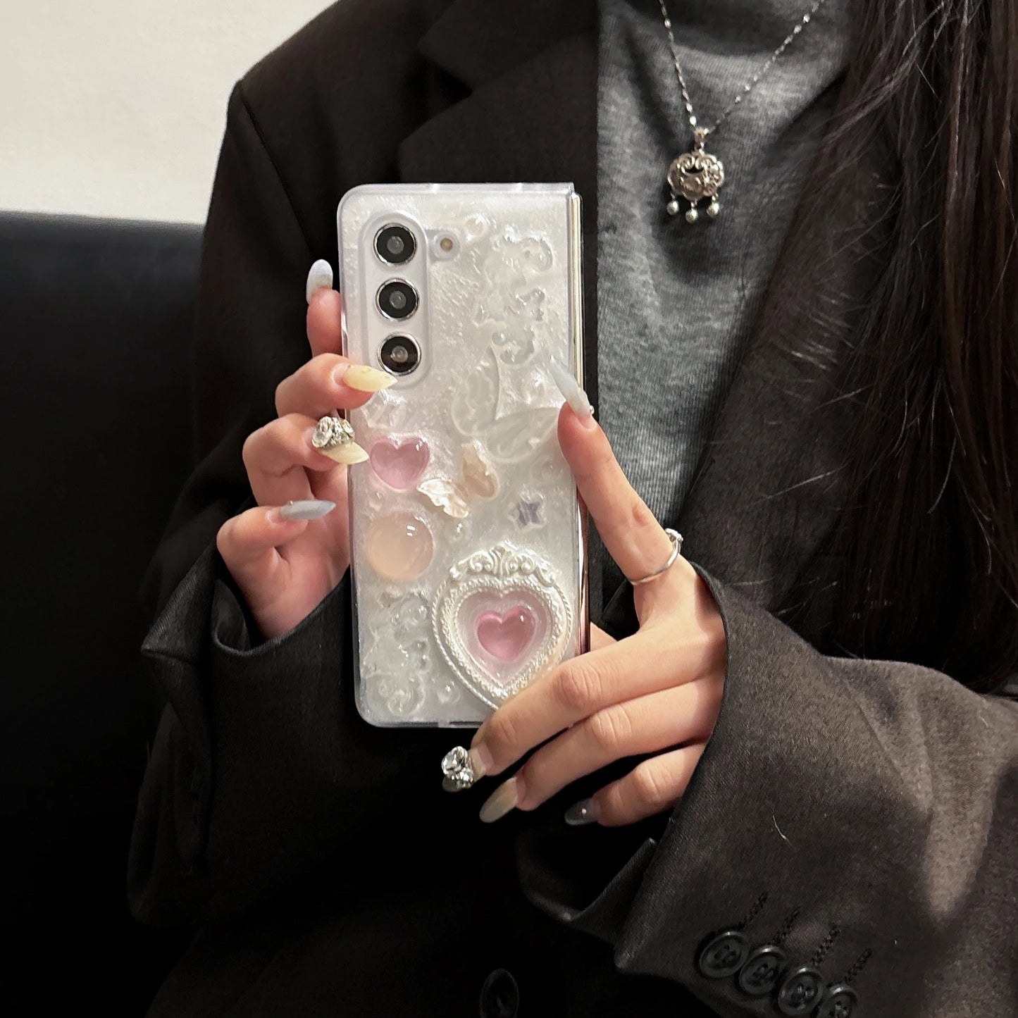 Pink heart-shaped 3D phone case for Samsung Galaxy Z Fold 6 5 4 rear cover pearl bracelet shock-absorbing phone case