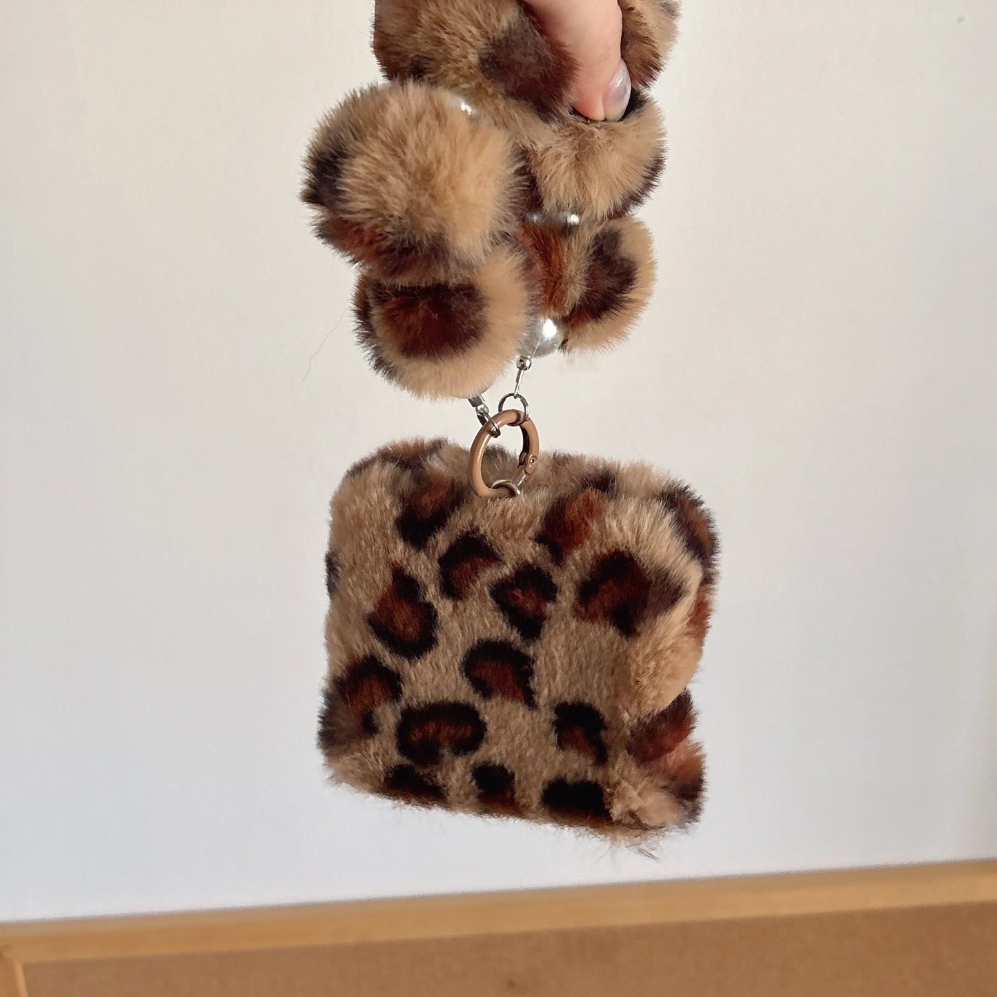 Luxury Unique Plush Elegant Leopard Soft Fur Puff Wrist Strap Phone Case Cover For Motorola Razr 40 50 60 Moto 2024 Plus Ultra