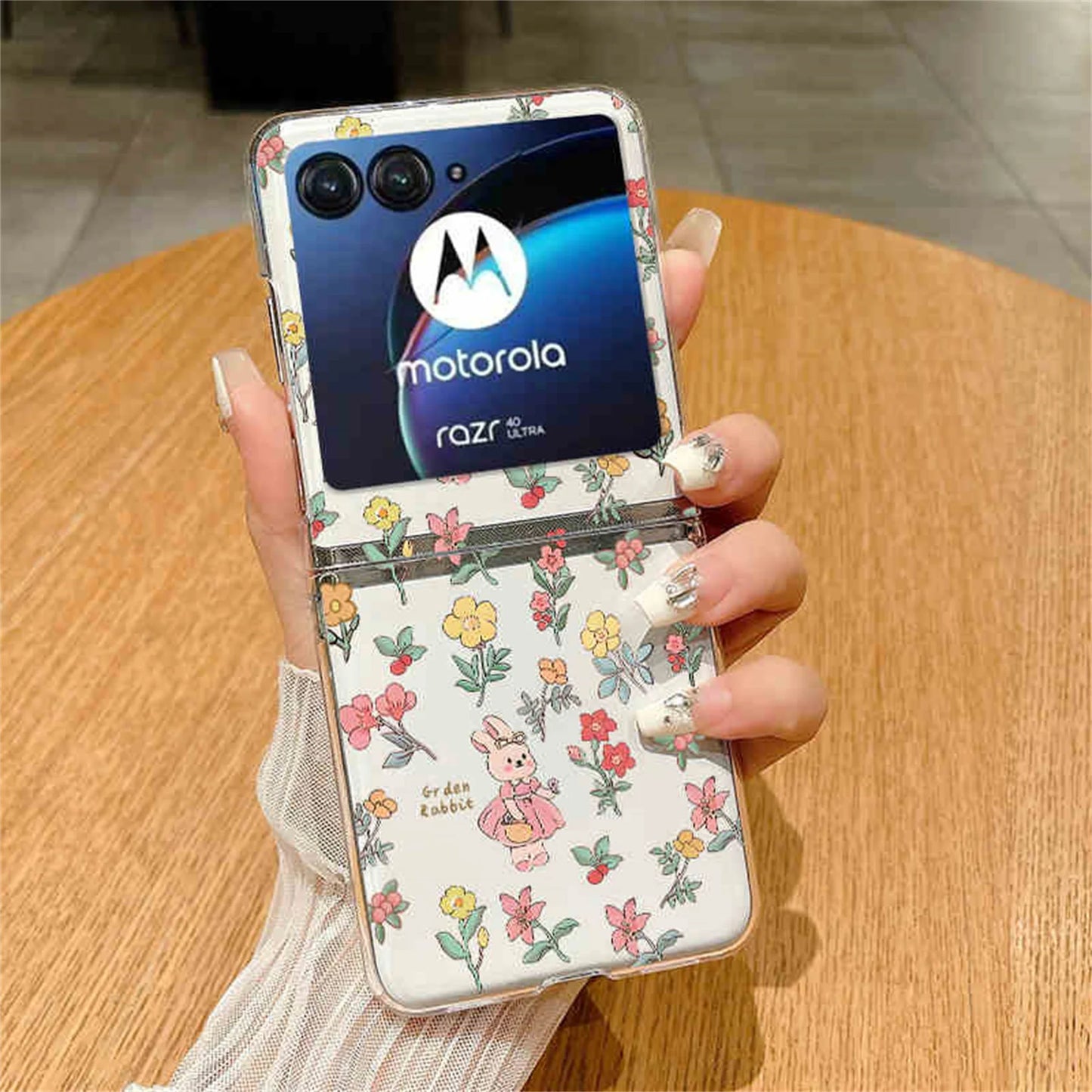 Full Screen Flowers Bunny Retro White Pink Black Phone Case for Motorola Razr 50ultra 50ultra Razr 50 Shockproof Camera Cover