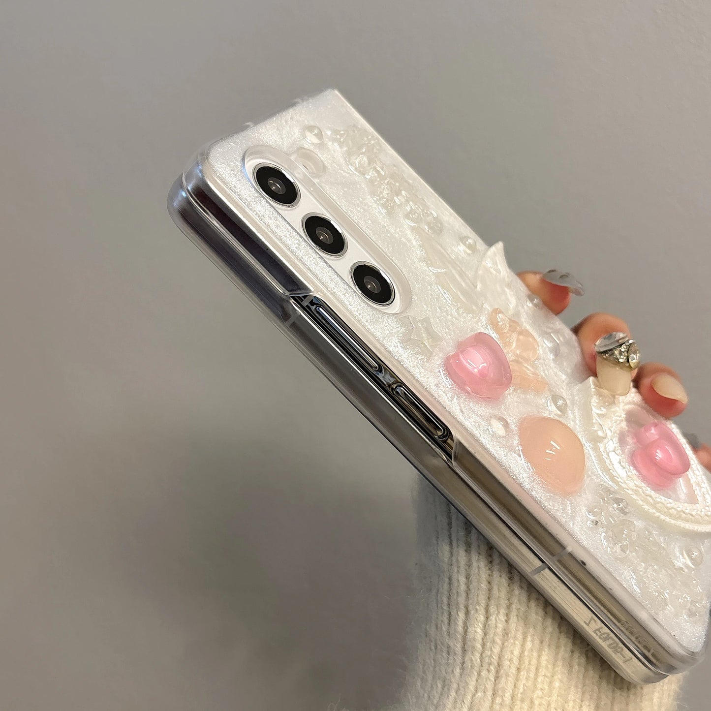 Pink heart-shaped 3D phone case for Samsung Galaxy Z Fold 6 5 4 rear cover pearl bracelet shock-absorbing phone case