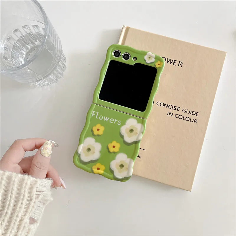Cute Flower Pendant Phone Case For Samsung Galaxy Z Flip 3 4 5 5G Wave Shockproof Back Cover For Samsung Z Flip3 Flip4 ZFlip5