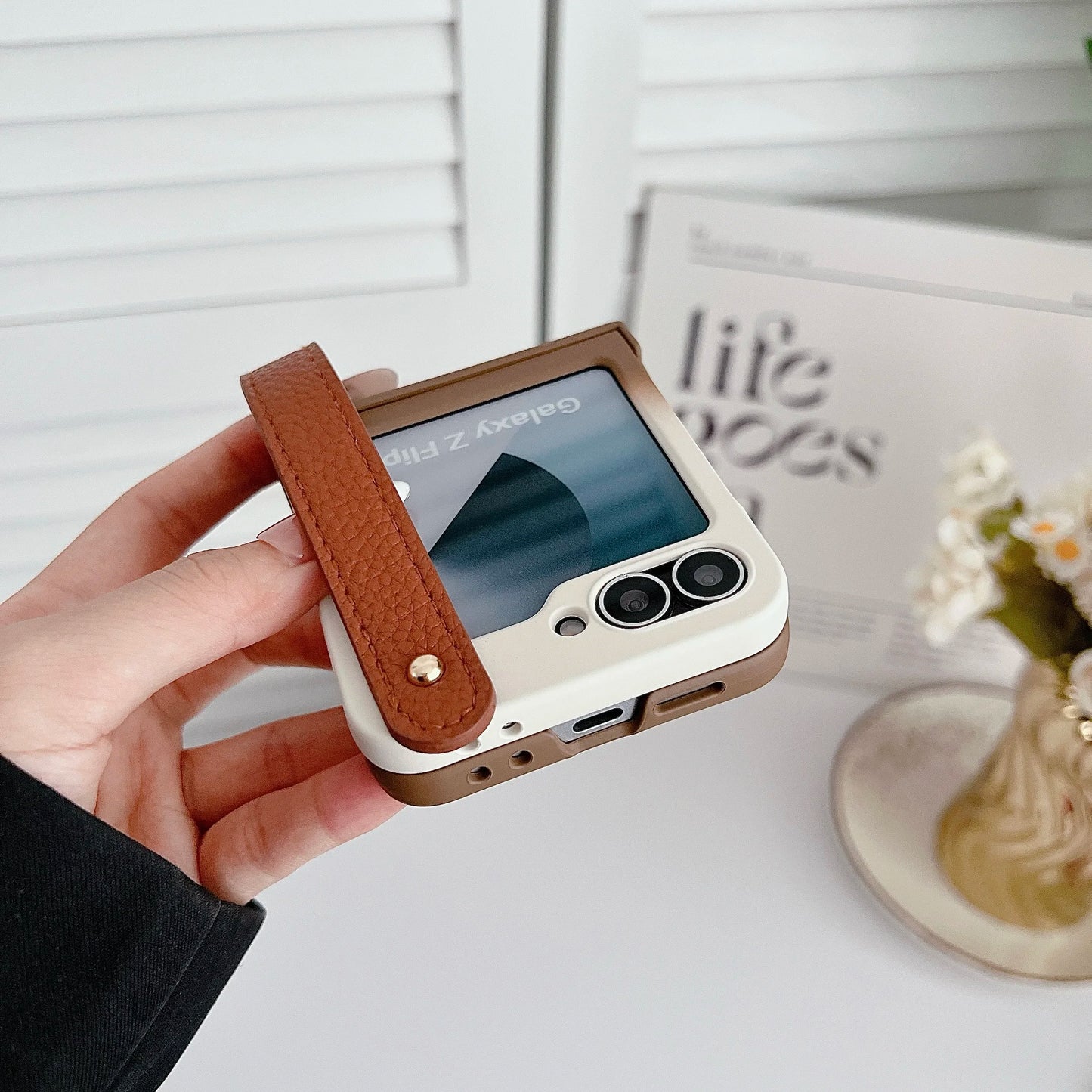 Gradient Wrist Strap Flip Phone Case for Samsung Galaxy Z Flip 6 5 4 3 Flip6 Flip5 Flip4 Flip3 Hinge Protection Shockproof Cover