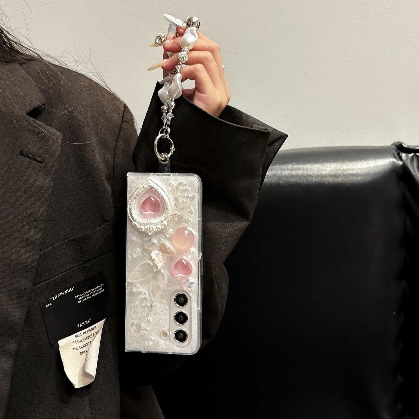 Pink heart-shaped 3D phone case for Samsung Galaxy Z Fold 6 5 4 rear cover pearl bracelet shock-absorbing phone case