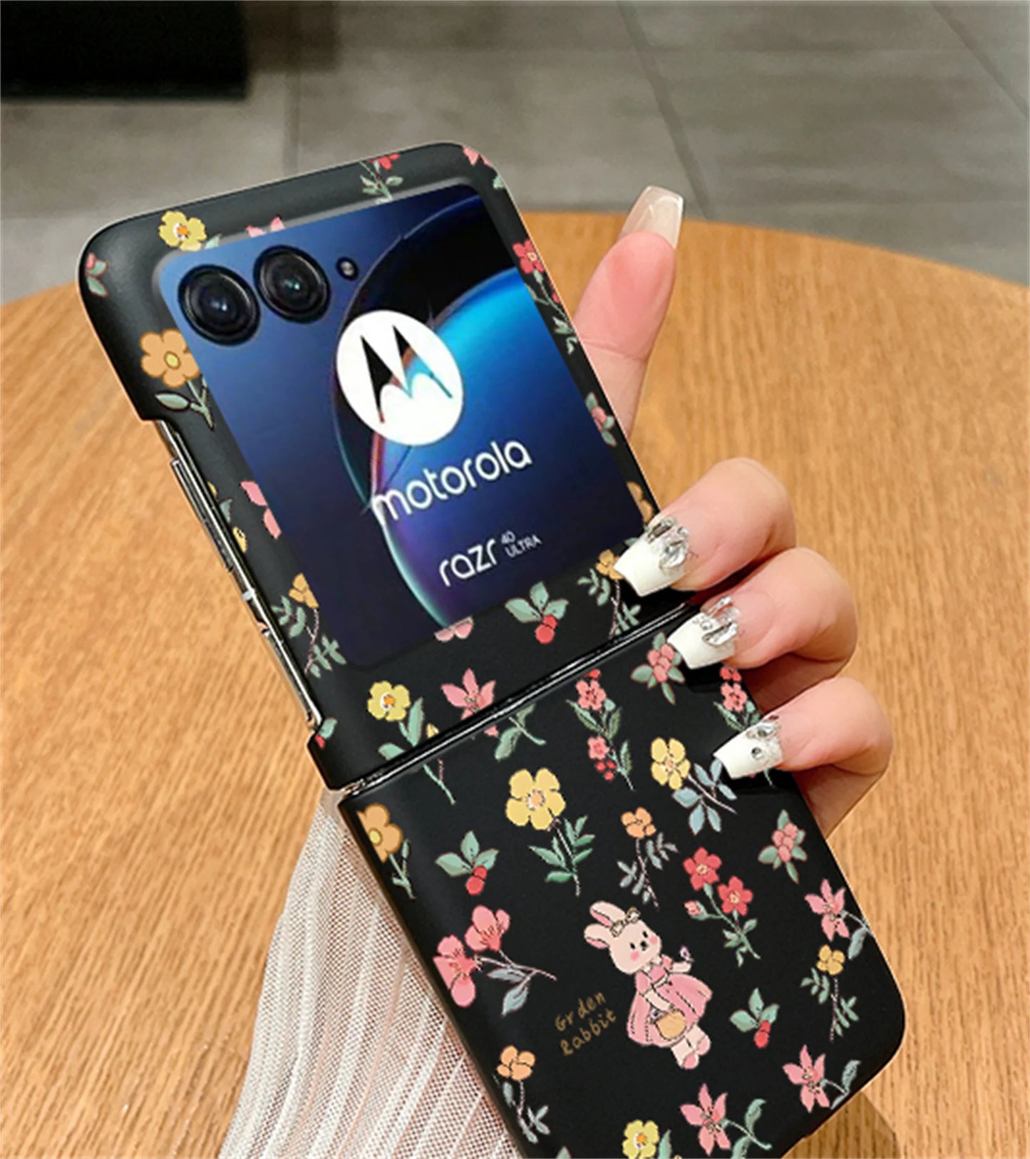 Full Screen Flowers Bunny Retro White Pink Black Phone Case for Motorola Razr 50ultra 50ultra Razr 50 Shockproof Camera Cover