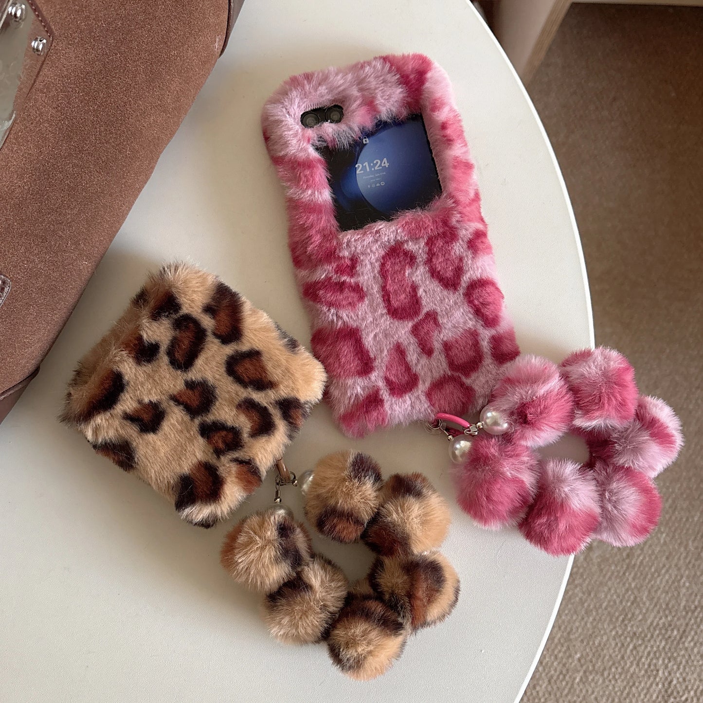 Luxury Unique Plush Elegant Leopard Soft Fur Puff Wrist Strap Phone Case Cover For Motorola Razr 40 50 60 Moto 2024 Plus Ultra