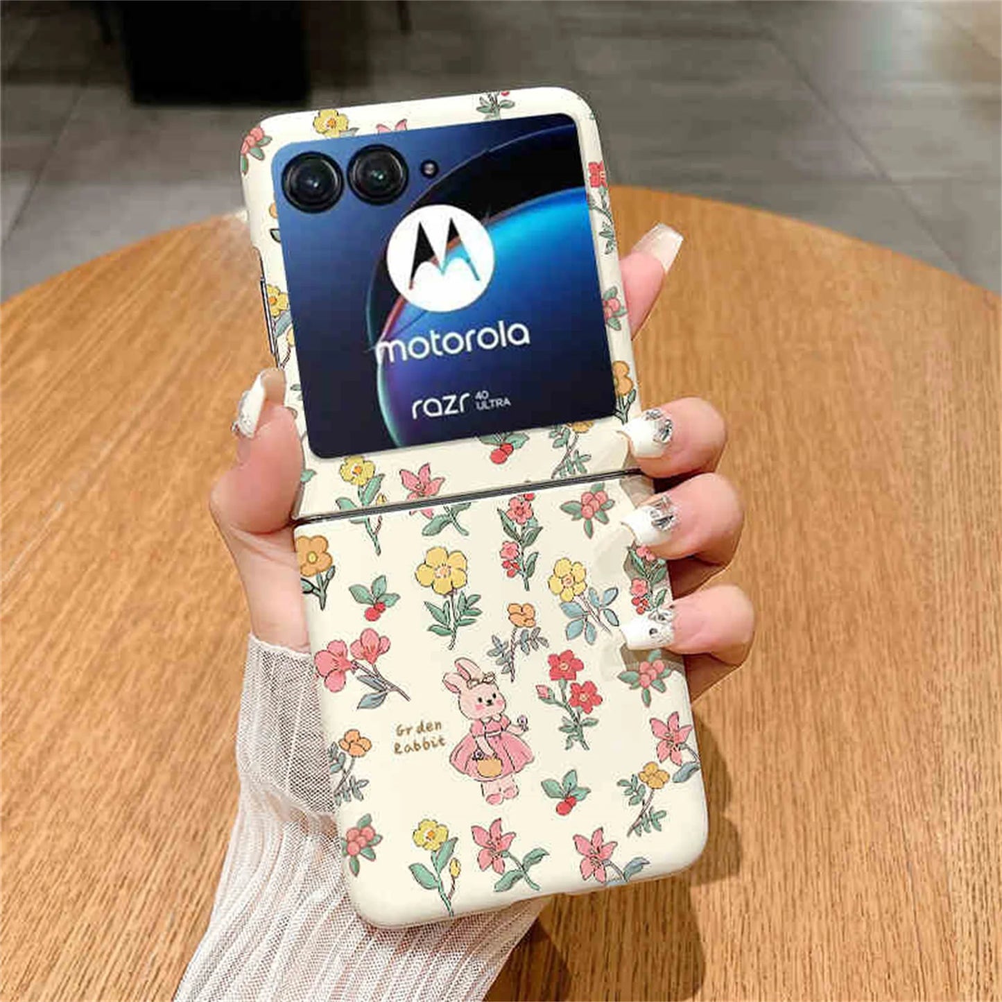 Full Screen Flowers Bunny Retro White Pink Black Phone Case for Motorola Razr 50ultra 50ultra Razr 50 Shockproof Camera Cover