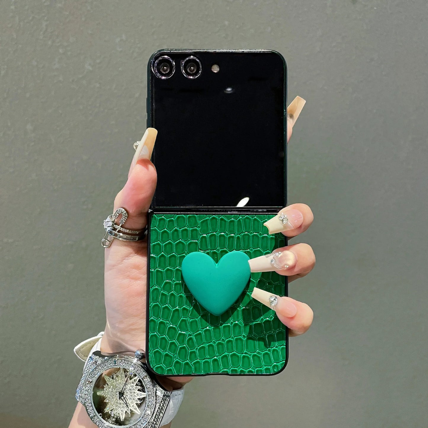 Fashion Crocodile Texture Hard Phone case for Moto Razr 70 60 50 Ultra 2026 2025 + 2024 with Cute Solid Color Love Heart Resin