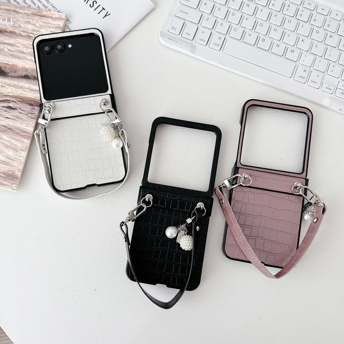 Alligator Pattern Leather Wrist Strap Phone Case for Motorola Razr 50 Ultra Mooto Razr 40 Shockproof Cover