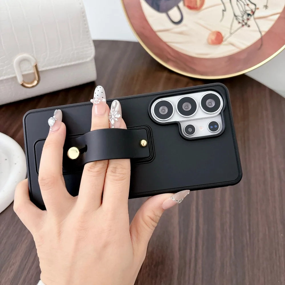 Luxury Plain Wrist Strap Holder Phone Case For Samsung Galaxy S26 S25 S24 S23 S22 Ultra Plus Wristband Protection Cover Bumper