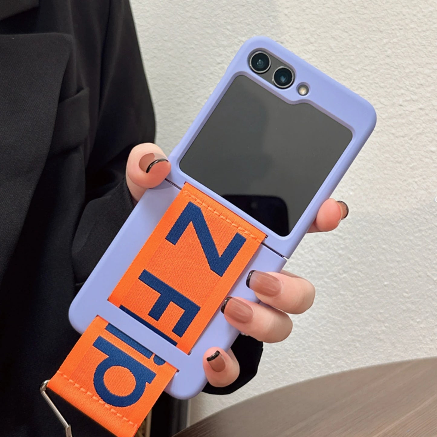 Z flip 6 7 Case Luxury Wristband For Samsung Galaxy Z Flip 7 4 5 3 6 Wrist Strap Hard Shockproof Flip4 Flip6 Zflip5 Z6 Z7 Cover