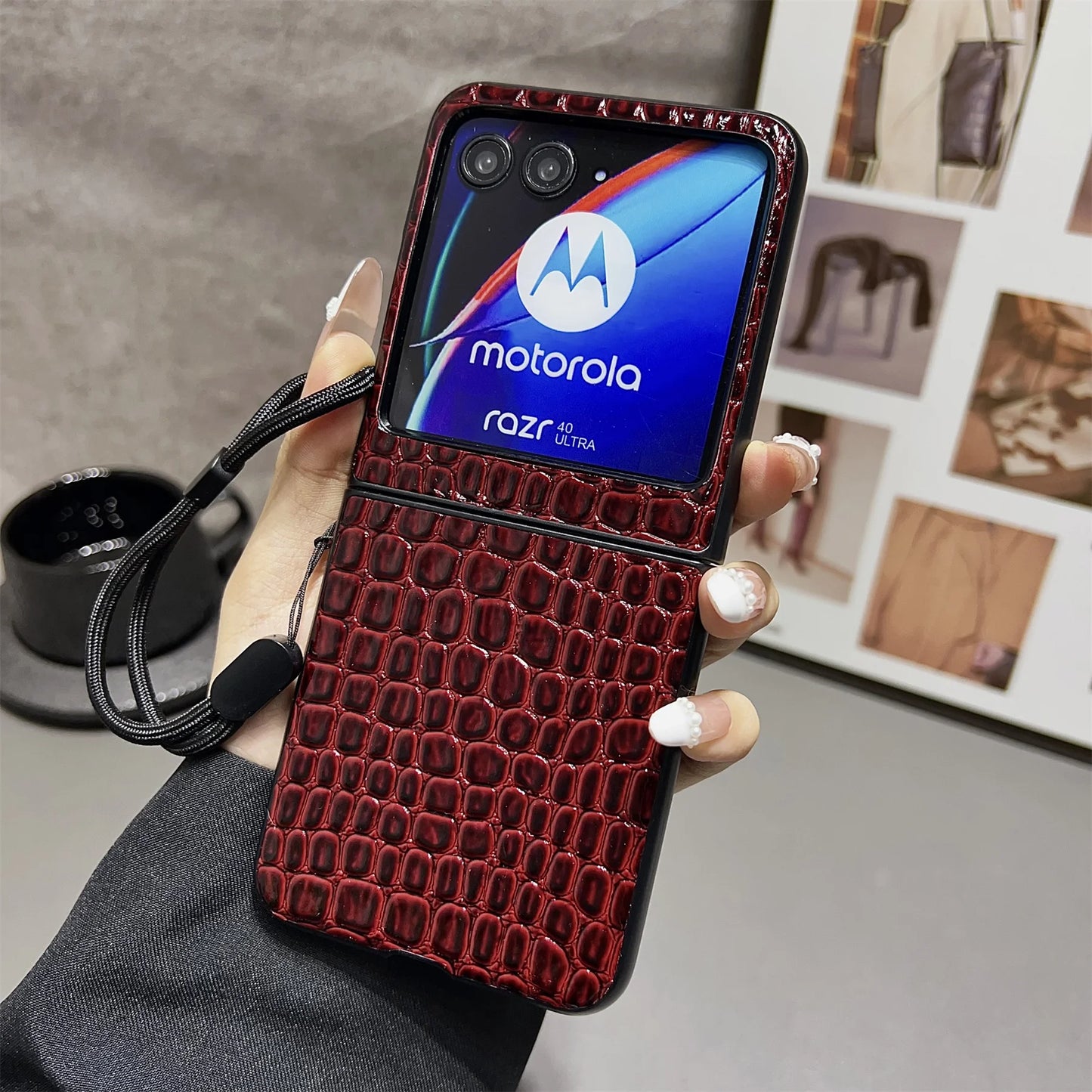 Fashion Korean Luxury Crocodile Pattern Case with Portable Rope for Motorola Razr 60 Pro Razr 60 Razr 50Ultra Razr 40Ultra Cover