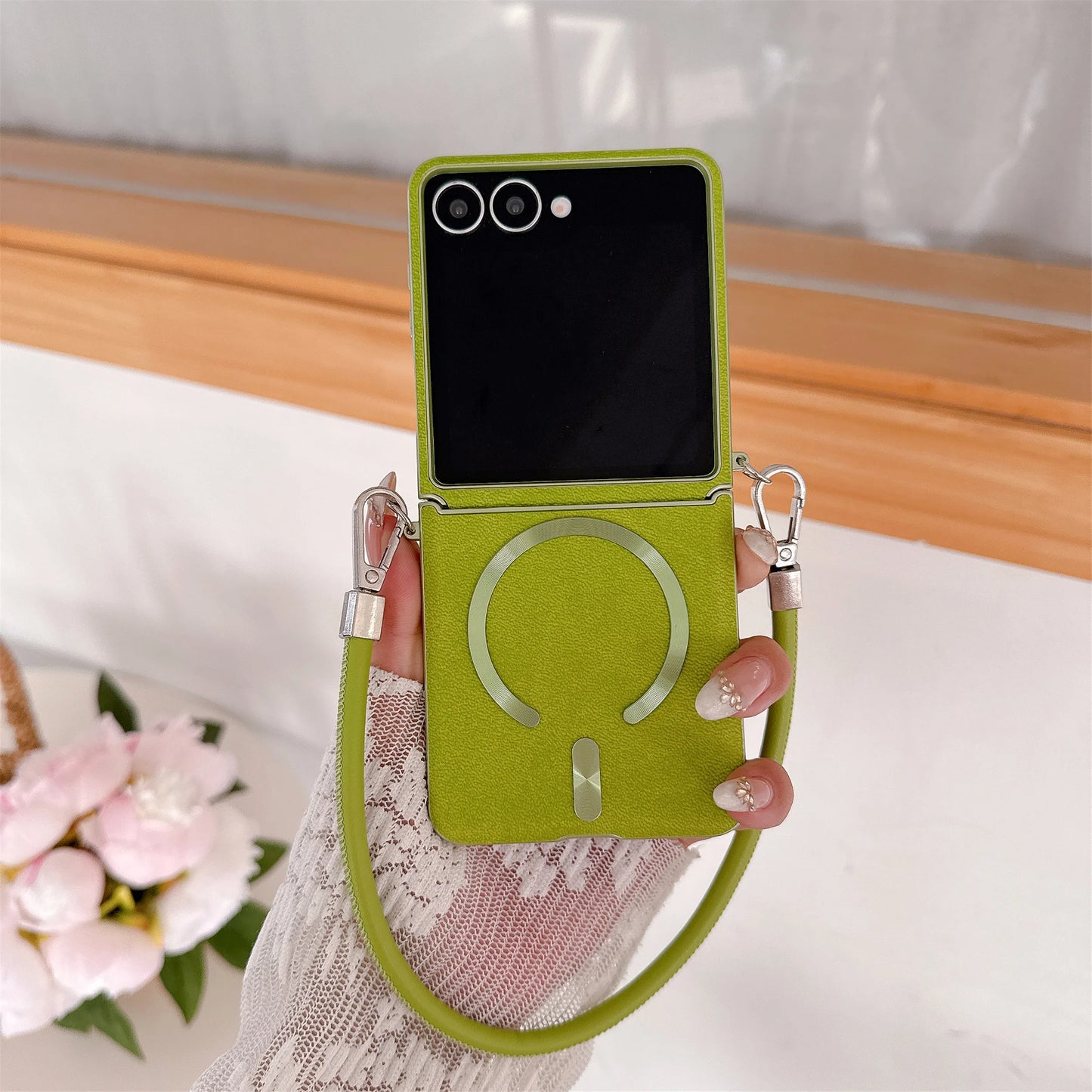 Wrist Strap Leather Magnetic Phone Case for Motolora Moto Razr Razr 60 50 Ultra 60ultra 50ultra Wireless Charging Cover Lanyard