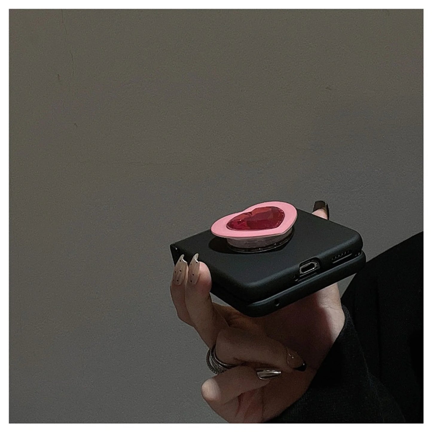 Cute Black Phone Case with Butterfly Bracelet for Samsung Galaxy Z Flip 7 fe  Flip6 ZFlip5 Zflip 6 Back Cover with Heart Holder