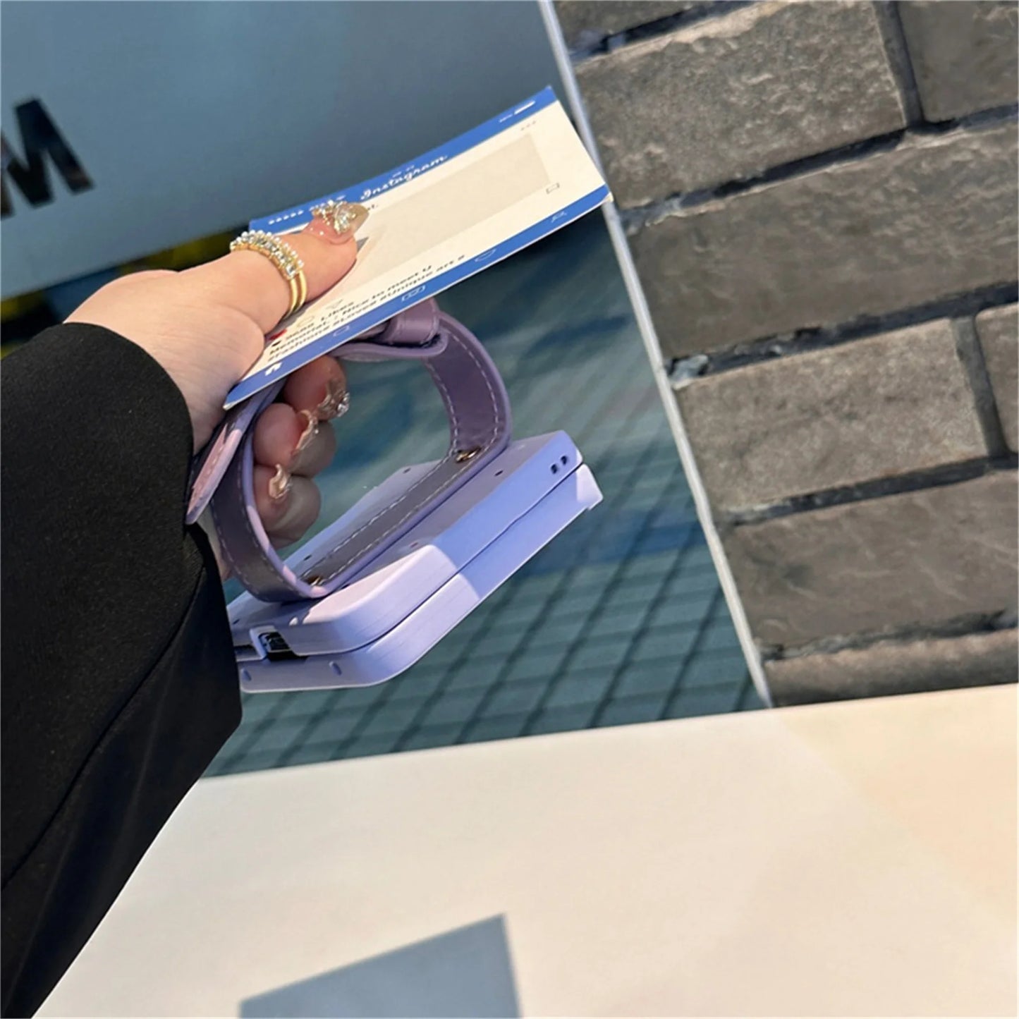 Classic Simple Korean Full Screen Wave Point Case with Adjustable Wrist Strap for Motorola Razr 60 Ultra Razr 50 Ultra  Cover