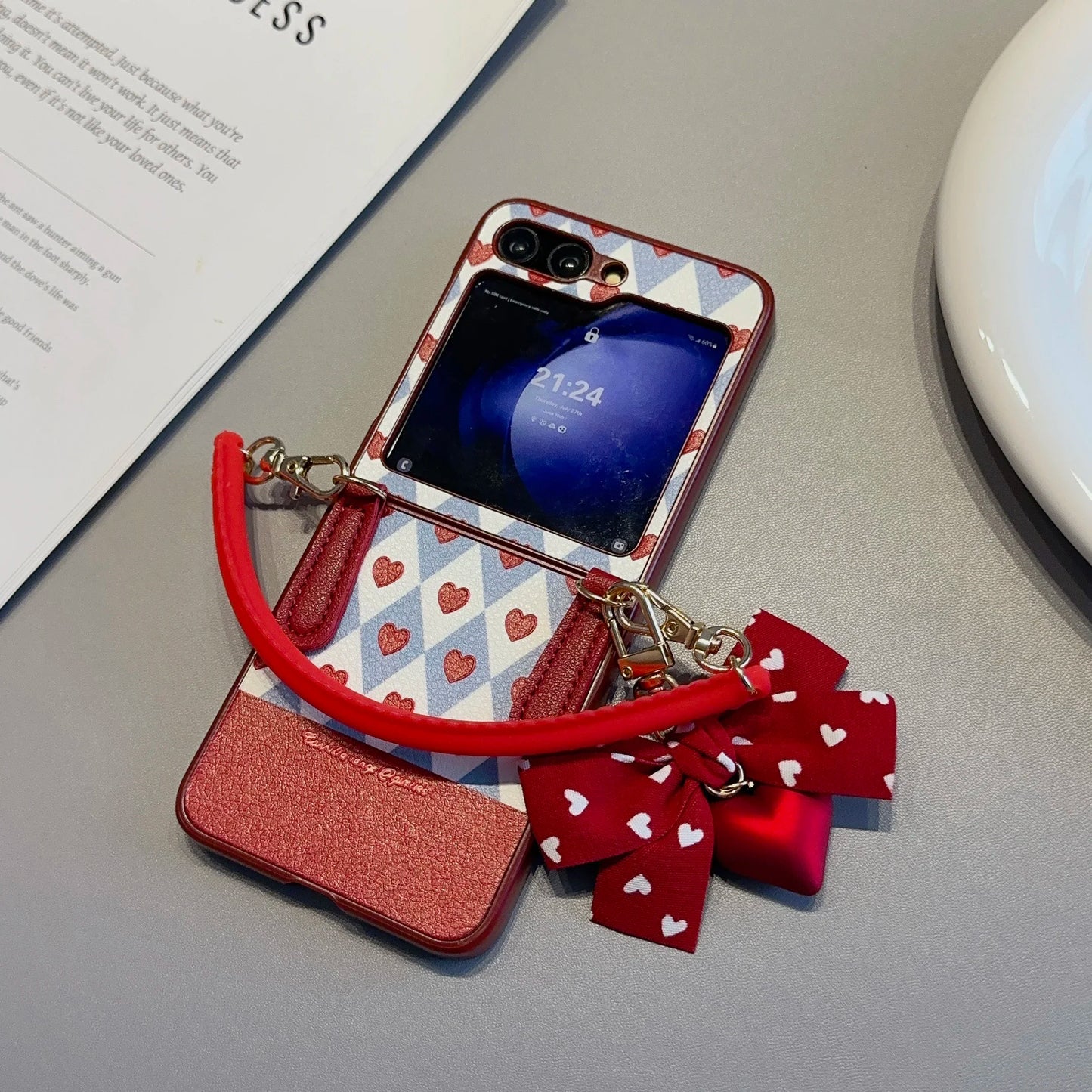 For Motorola Razr 60 Ultra Razr50Ultra 2025 Plus Case Unique Fashion Heart Bowknot Silicone Strap Wrist Leather Phone Case Cover