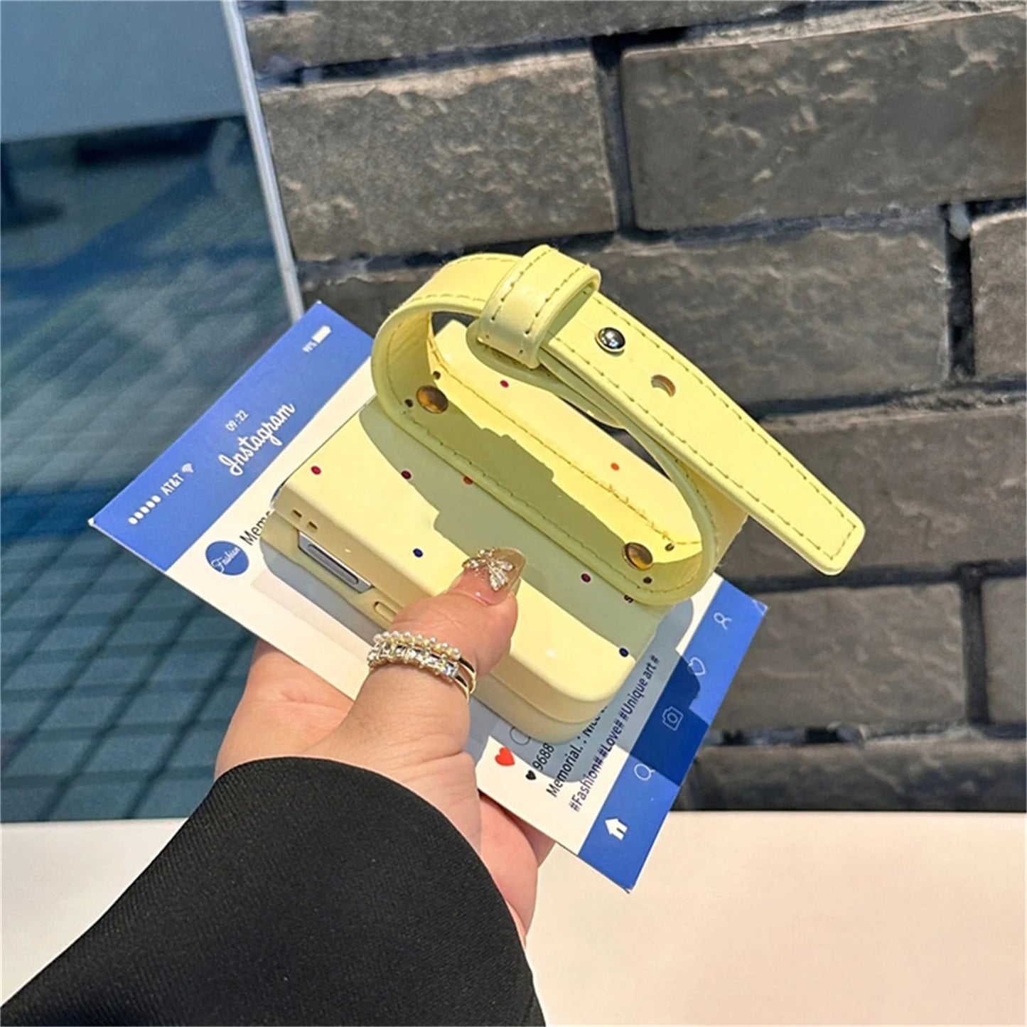 Classic Simple Korean Full Screen Wave Point Case with Adjustable Wrist Strap for Motorola Razr 60 Ultra Razr 50 Ultra  Cover