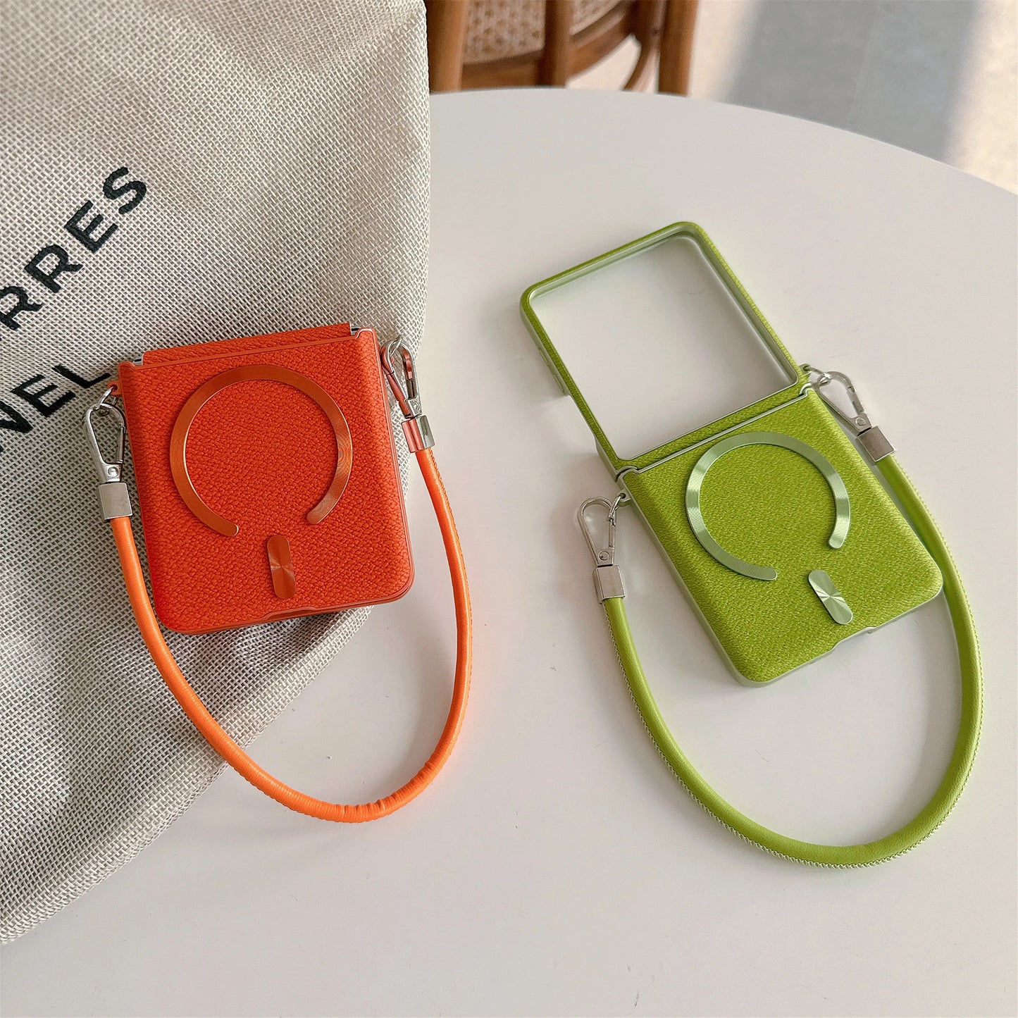 Wrist Strap Leather Magnetic Phone Case for Motolora Moto Razr Razr 60 50 Ultra 60ultra 50ultra Wireless Charging Cover Lanyard