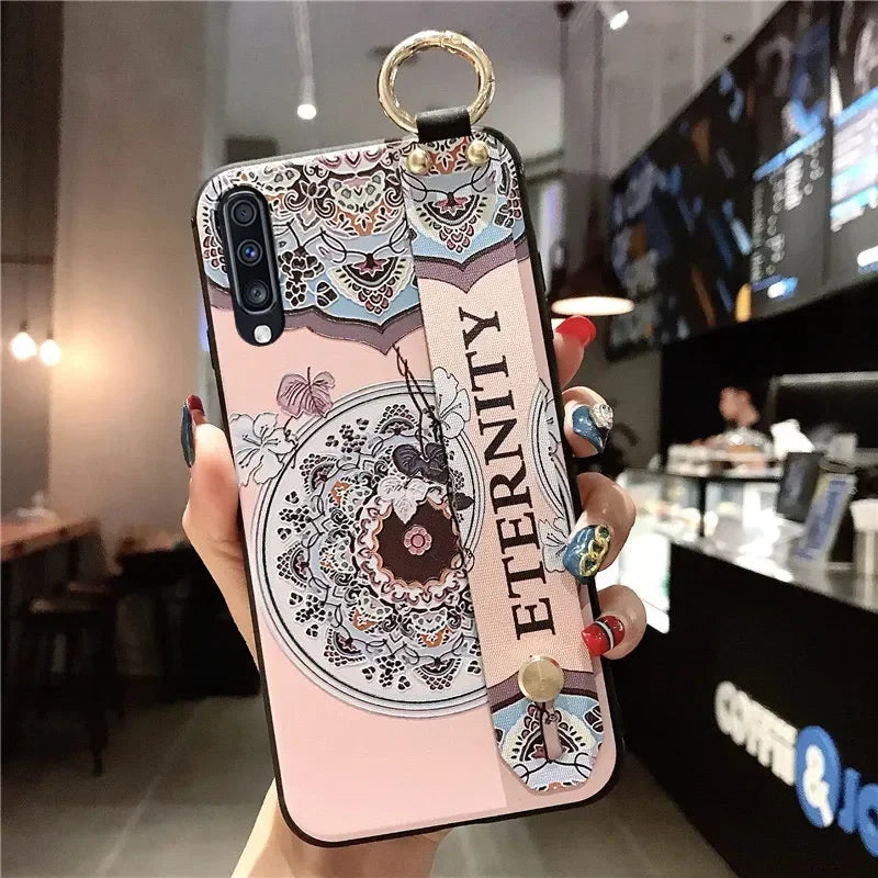 Wrist Strap Case For Samsung S25 Plus Ultra S24 FE A06 16 36 26 56 15 25 35 55 Vintage Flower Soft TPU Phone Holder Case Cover