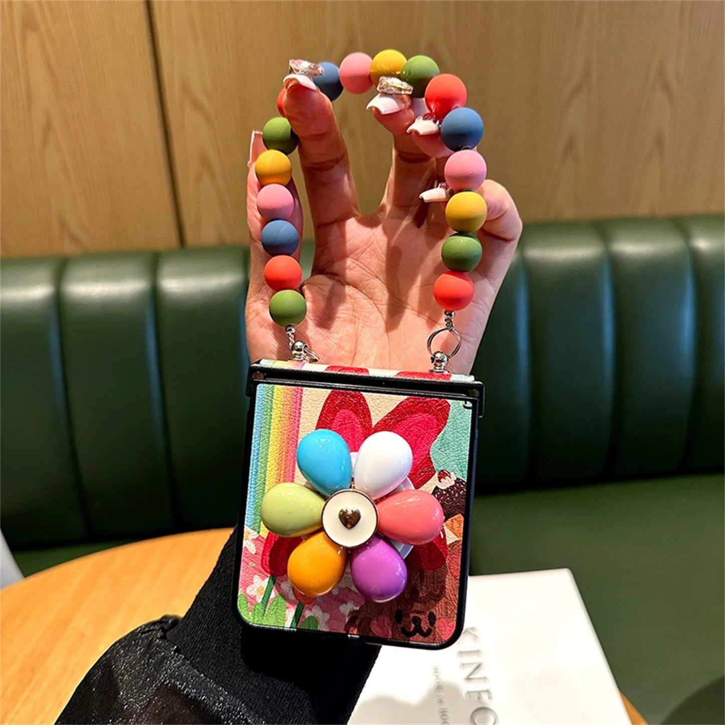 Korean Kawaii Heart Bear Color Flower Bracket Beads Bracelet Case for Samsung Galaxy Z Flip7 flip7 Zflip6 5 Razr 60 Ultra Cover