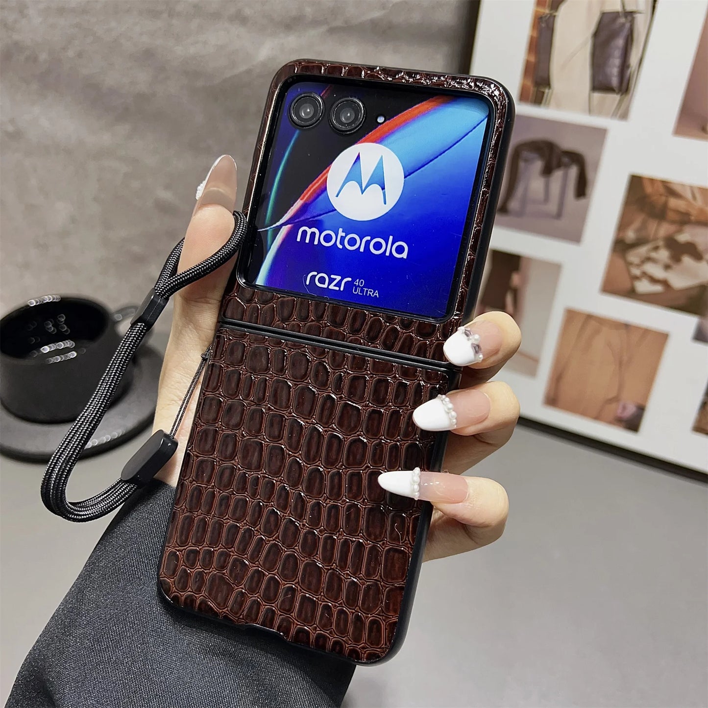 Fashion Korean Luxury Crocodile Pattern Case with Portable Rope for Motorola Razr 60 Pro Razr 60 Razr 50Ultra Razr 40Ultra Cover