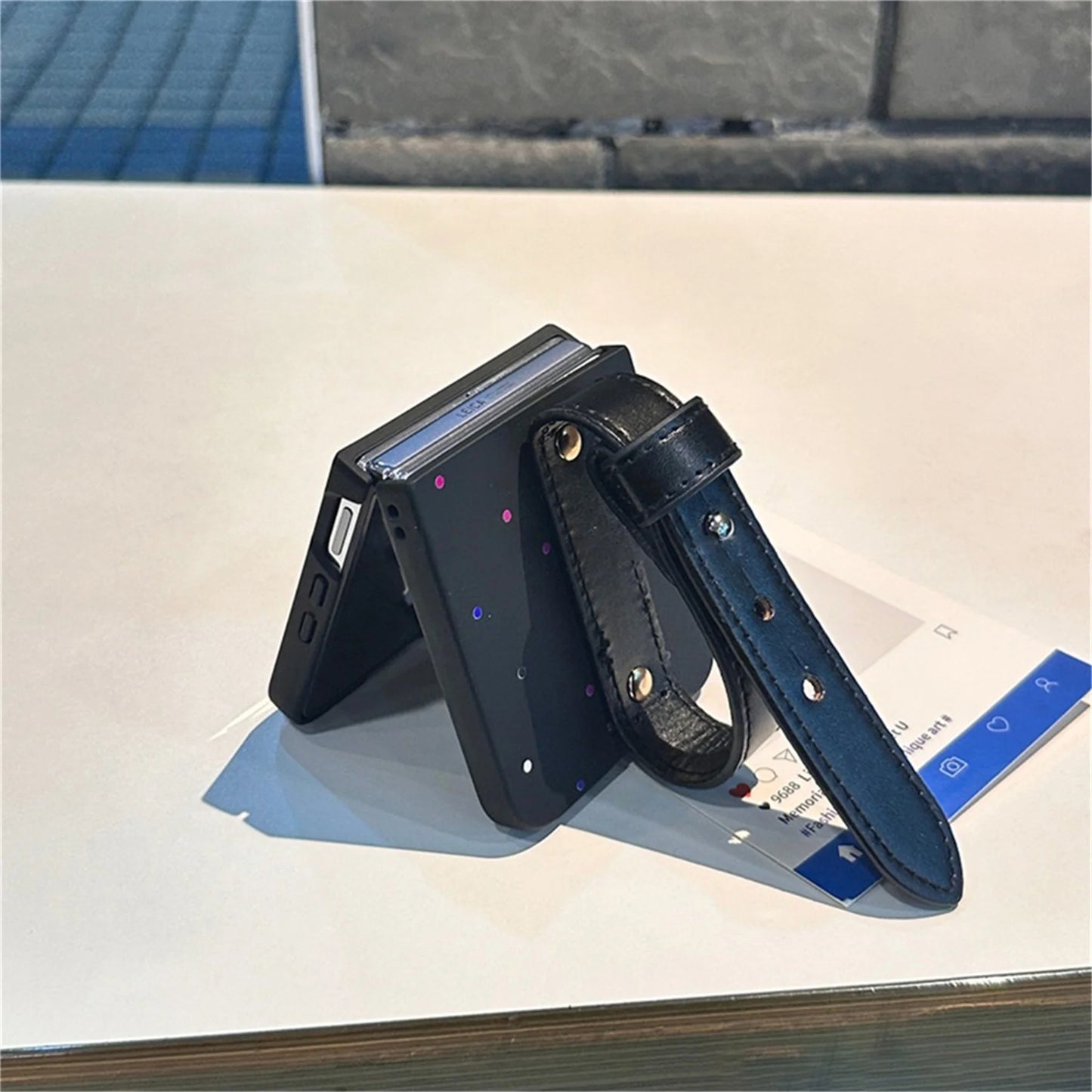 Classic Simple Korean Full Screen Wave Point Case with Adjustable Wrist Strap for Motorola Razr 60 Ultra Razr 50 Ultra  Cover