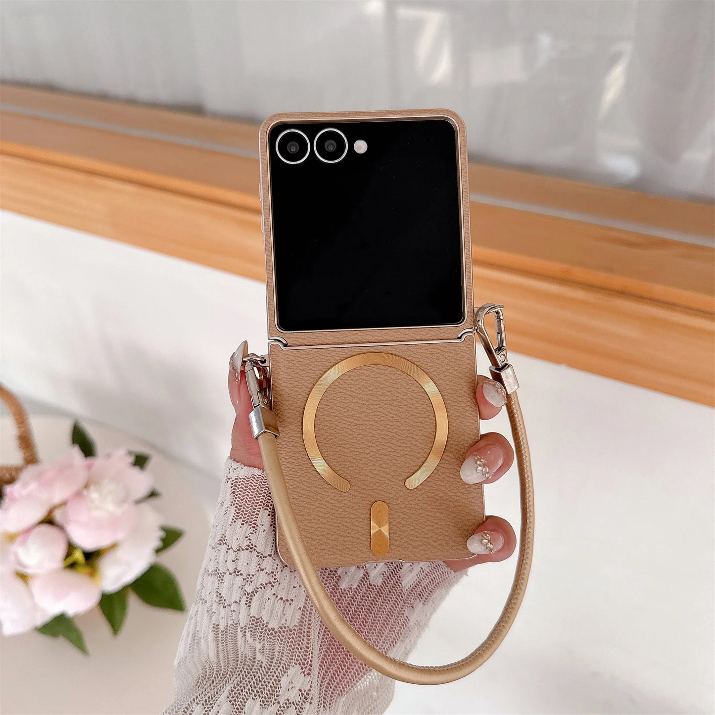 Wrist Strap Leather Magnetic Phone Case for Motolora Moto Razr Razr 60 50 Ultra 60ultra 50ultra Wireless Charging Cover Lanyard