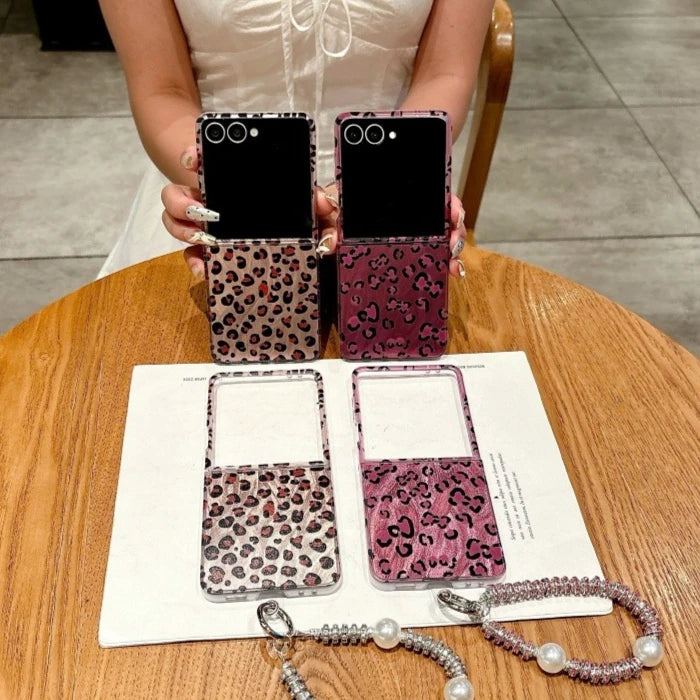 Fashion Pink Leopard Print Phone Case For Samsung Galaxy Z Flip 7 6 5 4 Flip7 Zflip6 Fashion Pearl Bracelet Hard Protector Cover
