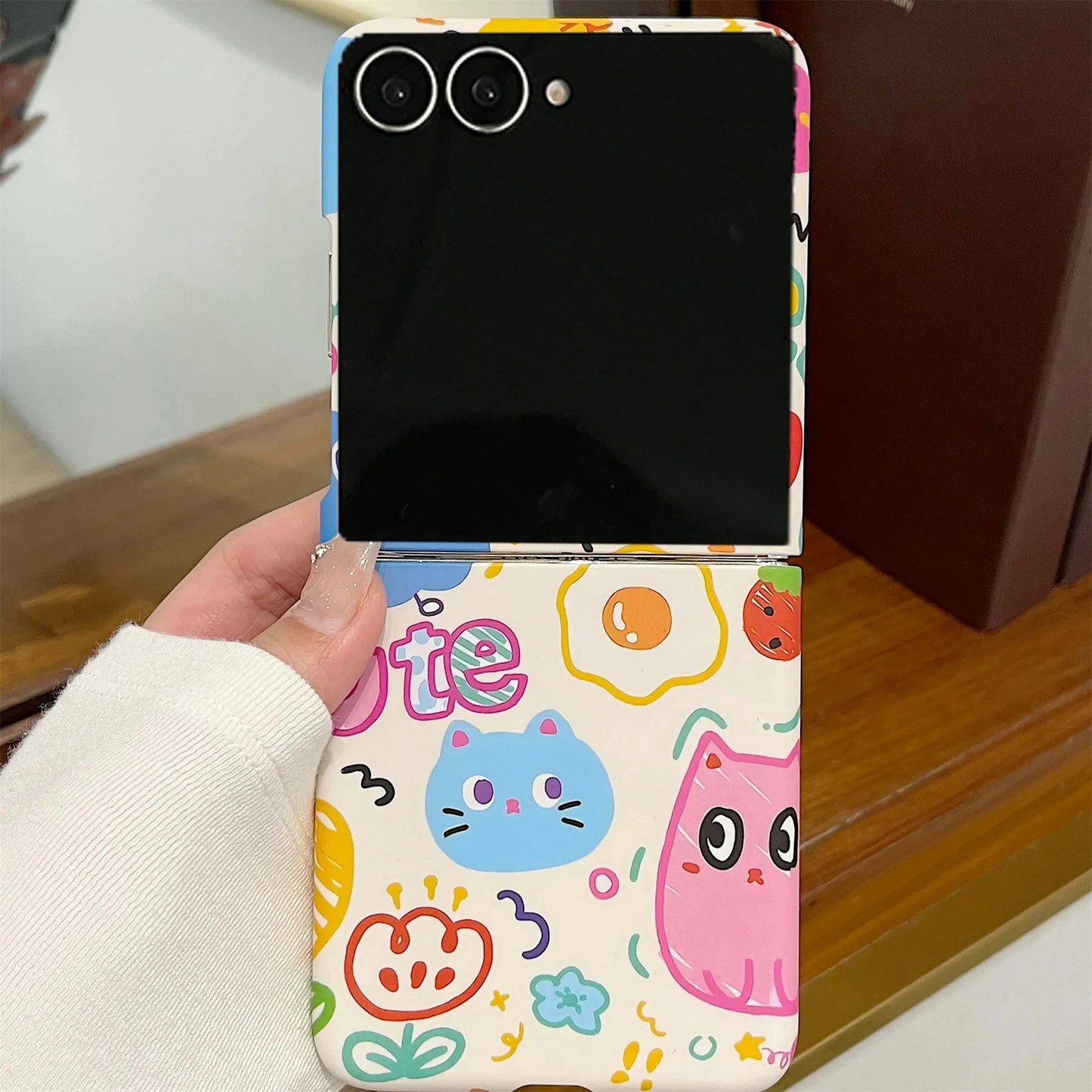 Cute Colorful Cat Kitten Phone Case with Bear Star Chain for Samsung Galaxy Z Flip 7 6 Z Flip6 ZFlip 5 Zflip6 Zflip7 Back Cover