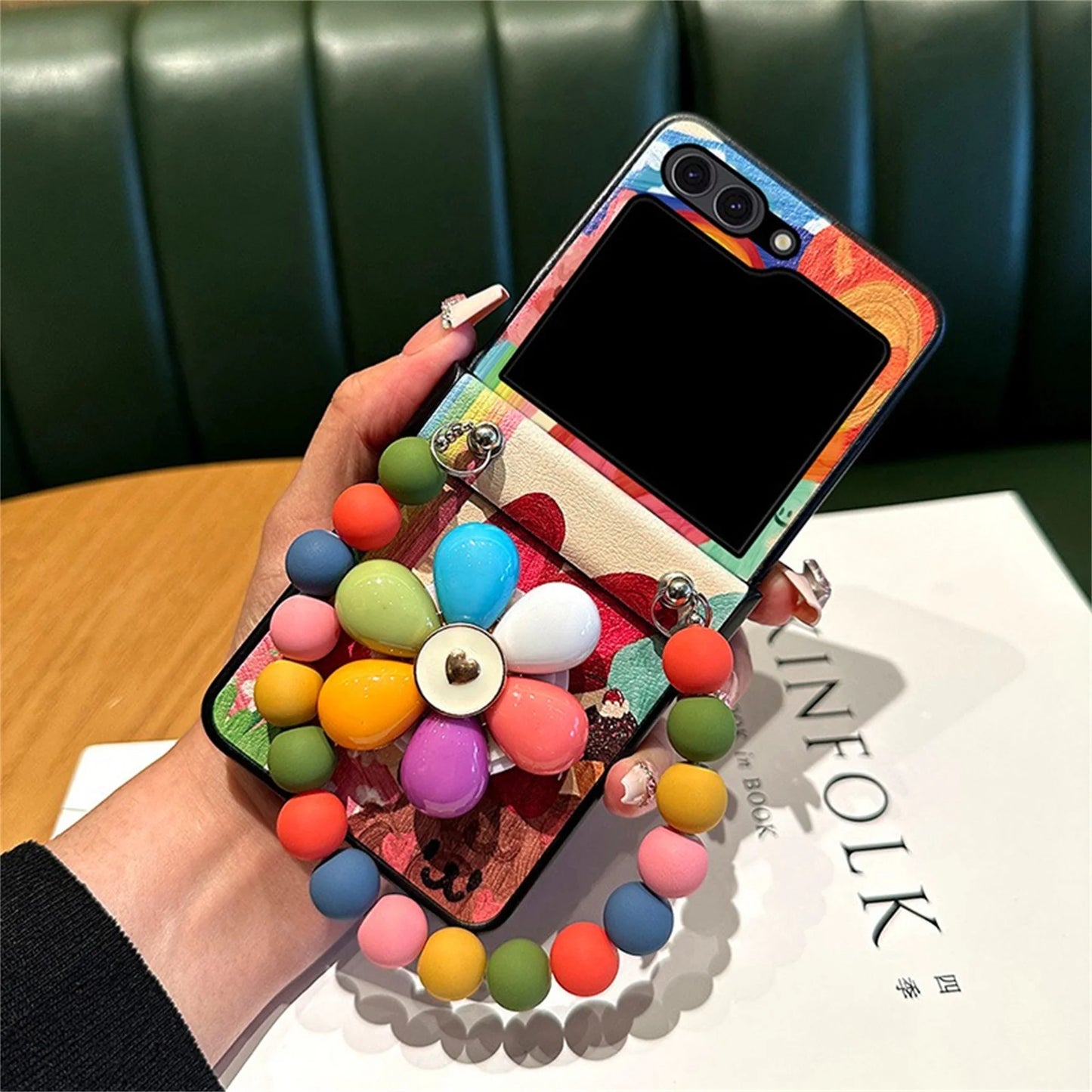 Korean Kawaii Heart Bear Color Flower Bracket Beads Bracelet Case for Samsung Galaxy Z Flip7 flip7 Zflip6 5 Razr 60 Ultra Cover