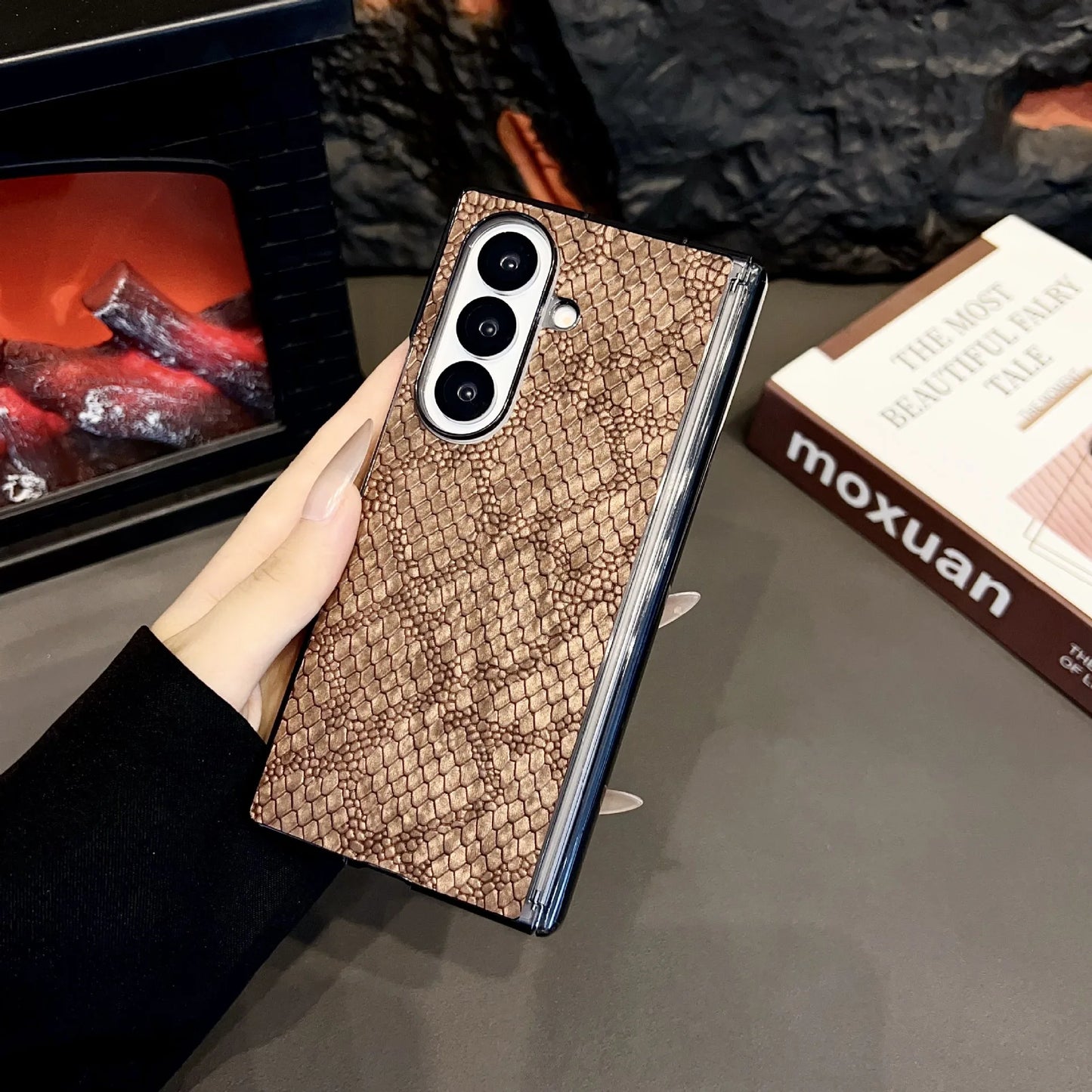 Light Luxury Elegant Snake Skin Leather Phone Case for Samsung Galaxy Z Fold 7 6 5 4 FE Magnetic Shockproof Mobile Cover Shell