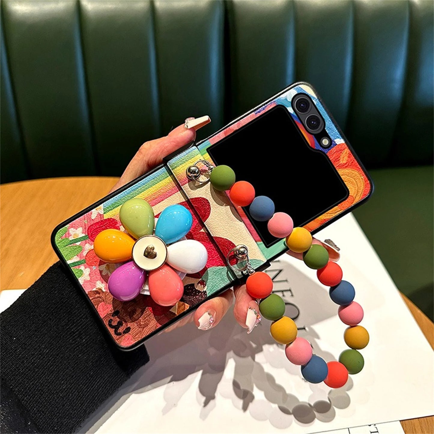 Korean Kawaii Heart Bear Color Flower Bracket Beads Bracelet Case for Samsung Galaxy Z Flip7 flip7 Zflip6 5 Razr 60 Ultra Cover