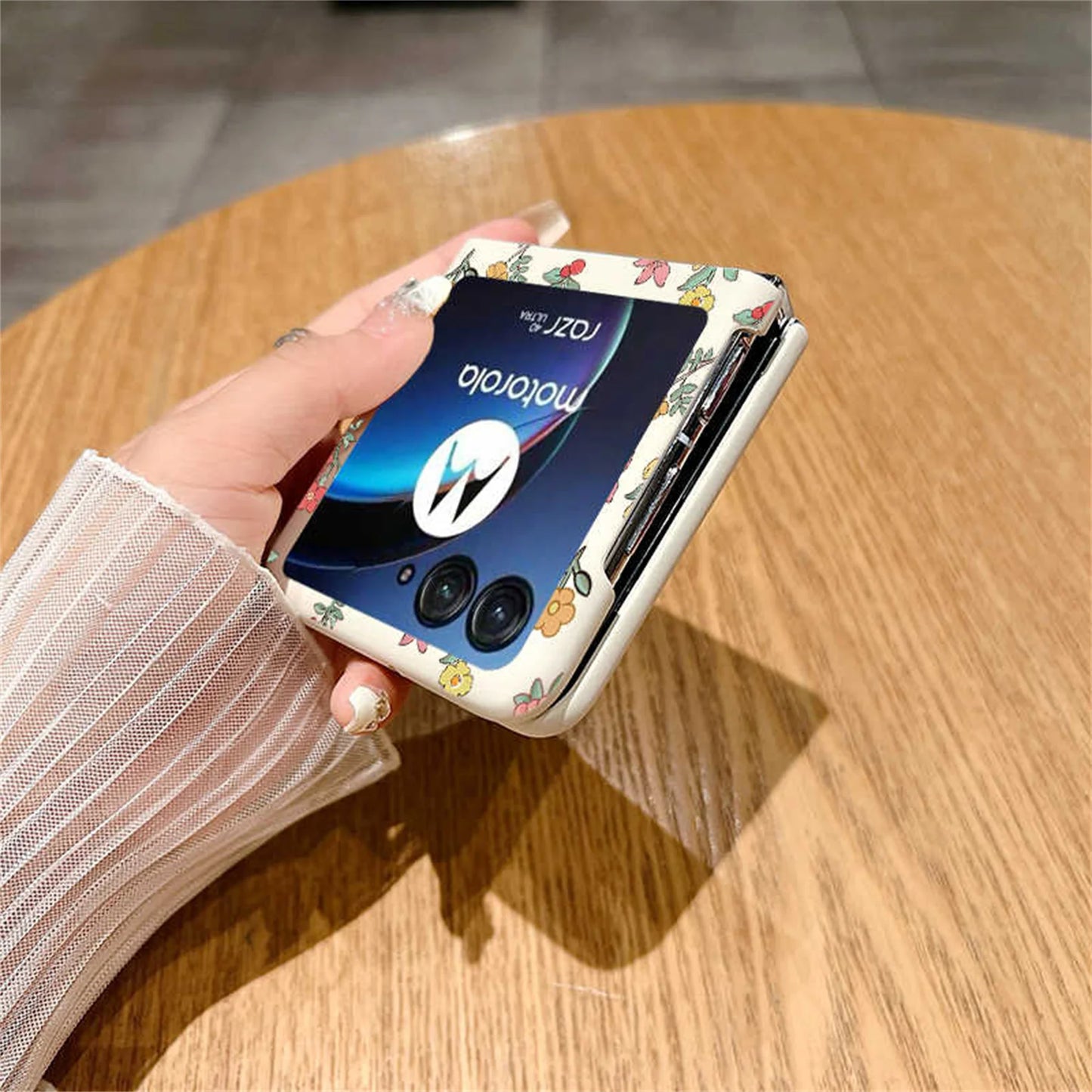 Full Screen Flowers Bunny Retro White Pink Black Phone Case for Motorola Razr 50ultra 50ultra Razr 50 Shockproof Camera Cover