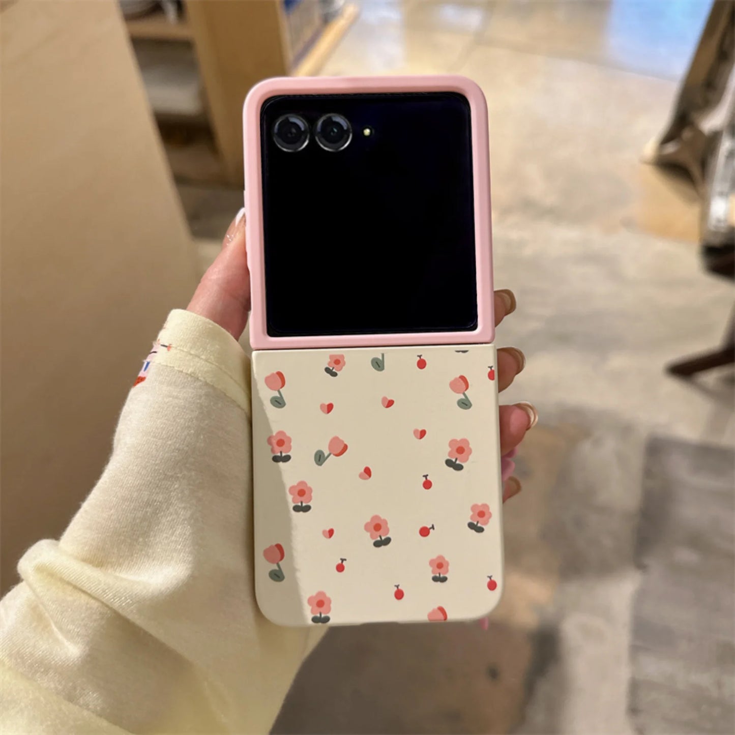Korean Fresh Color Matching Flower Pearl Bow Bracelet Phone Case For Motorola Razr 60 Ultra 50Ultra Razr 50 Ultra Back Cover