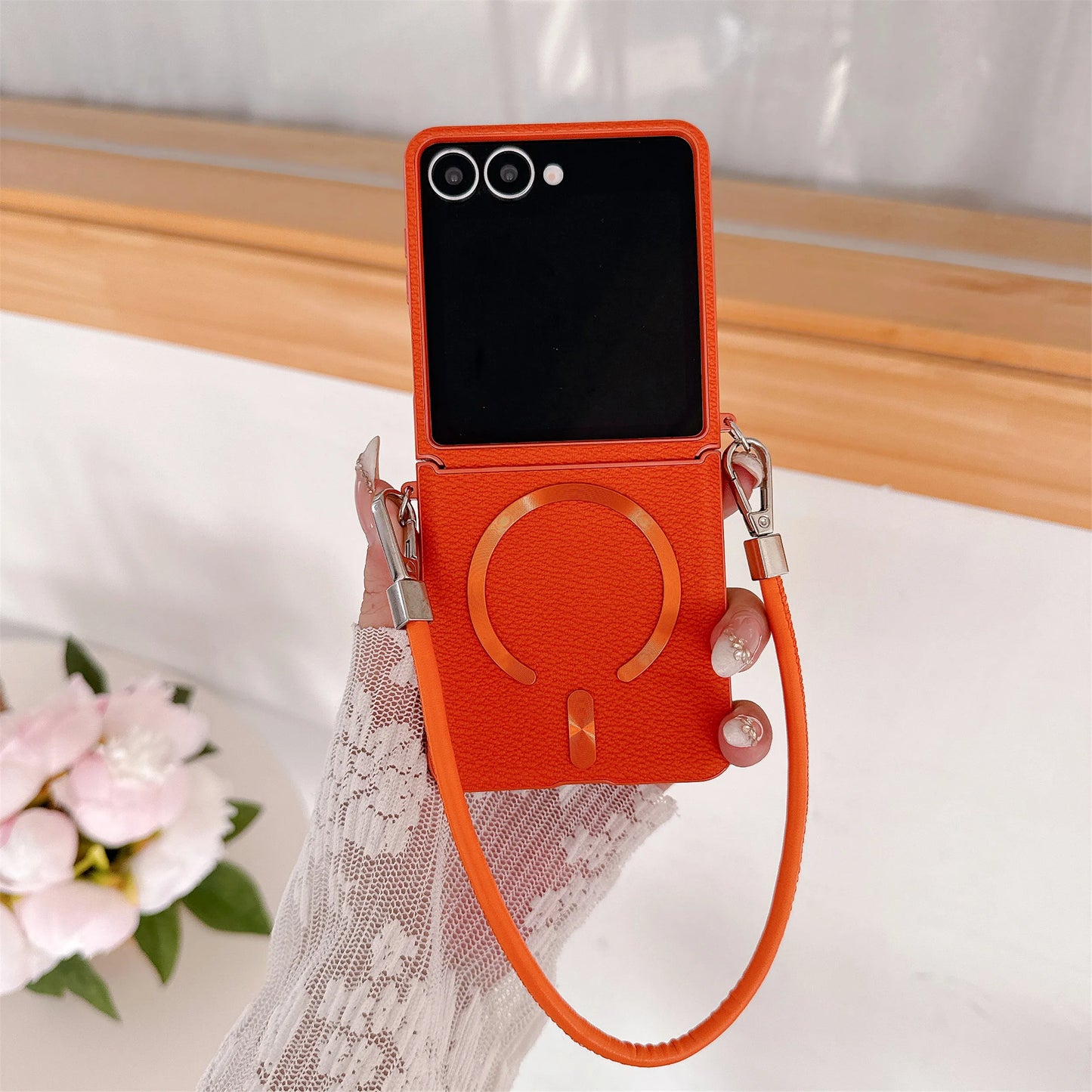 Wrist Strap Leather Magnetic Phone Case for Motolora Moto Razr Razr 60 50 Ultra 60ultra 50ultra Wireless Charging Cover Lanyard