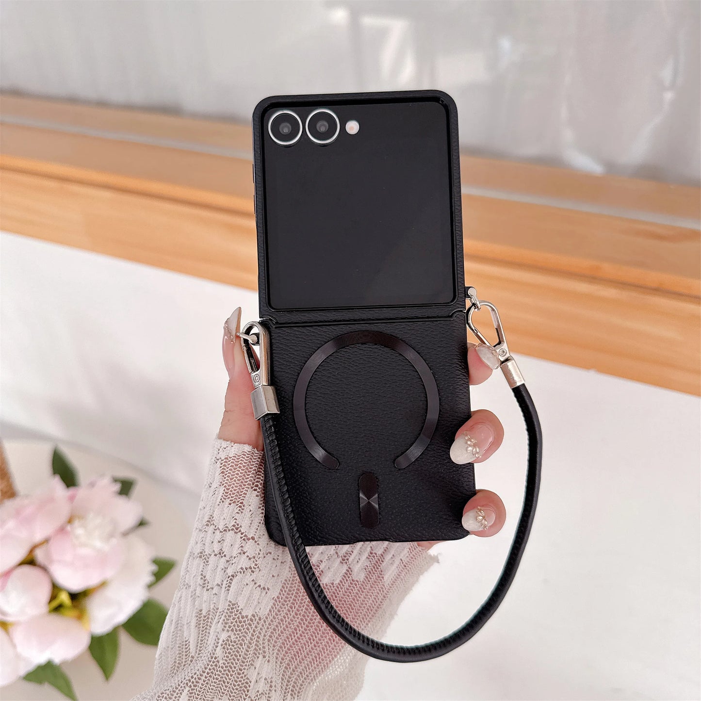 Wrist Strap Leather Magnetic Phone Case for Motolora Moto Razr Razr 60 50 Ultra 60ultra 50ultra Wireless Charging Cover Lanyard