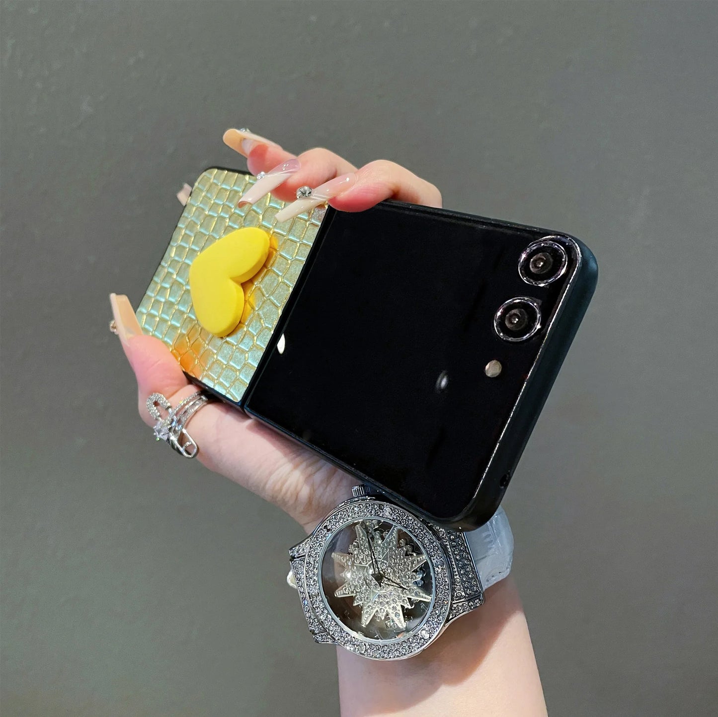 Fashion Crocodile Texture Hard Phone case for Moto Razr 70 60 50 Ultra 2026 2025 + 2024 with Cute Solid Color Love Heart Resin