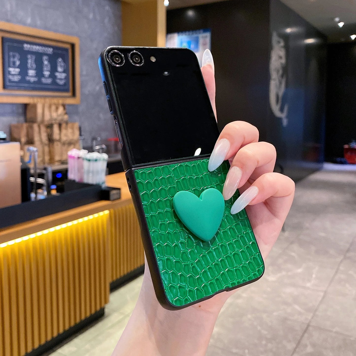 Fashion Crocodile Texture Hard Phone case for Moto Razr 70 60 50 Ultra 2026 2025 + 2024 with Cute Solid Color Love Heart Resin