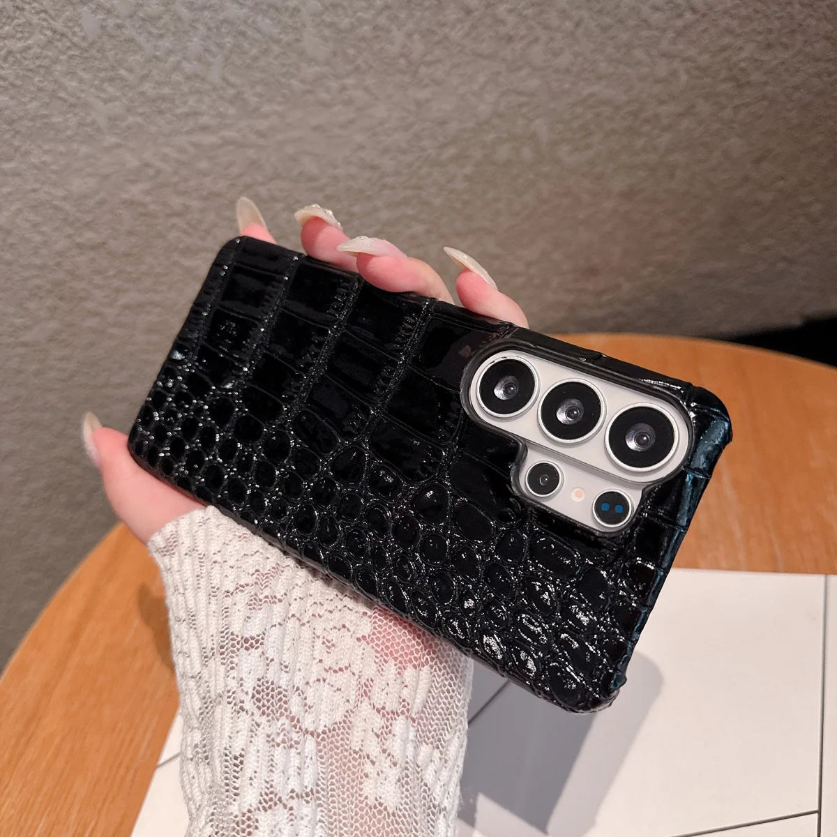 Luxury Glossy Advanced Crocodile Pattern Frameless Case For Samsung S26 S25 S24 S23 S22 Ultra Cool Armor Shockproof Bright Cover