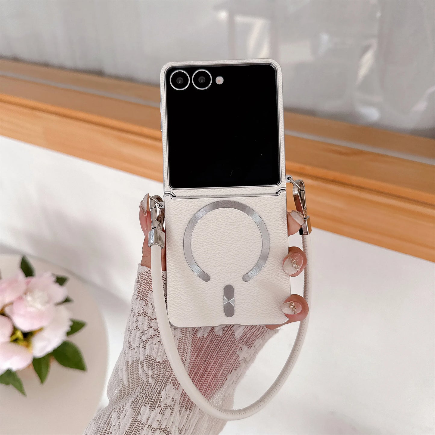 Wrist Strap Leather Magnetic Phone Case for Motolora Moto Razr Razr 60 50 Ultra 60ultra 50ultra Wireless Charging Cover Lanyard