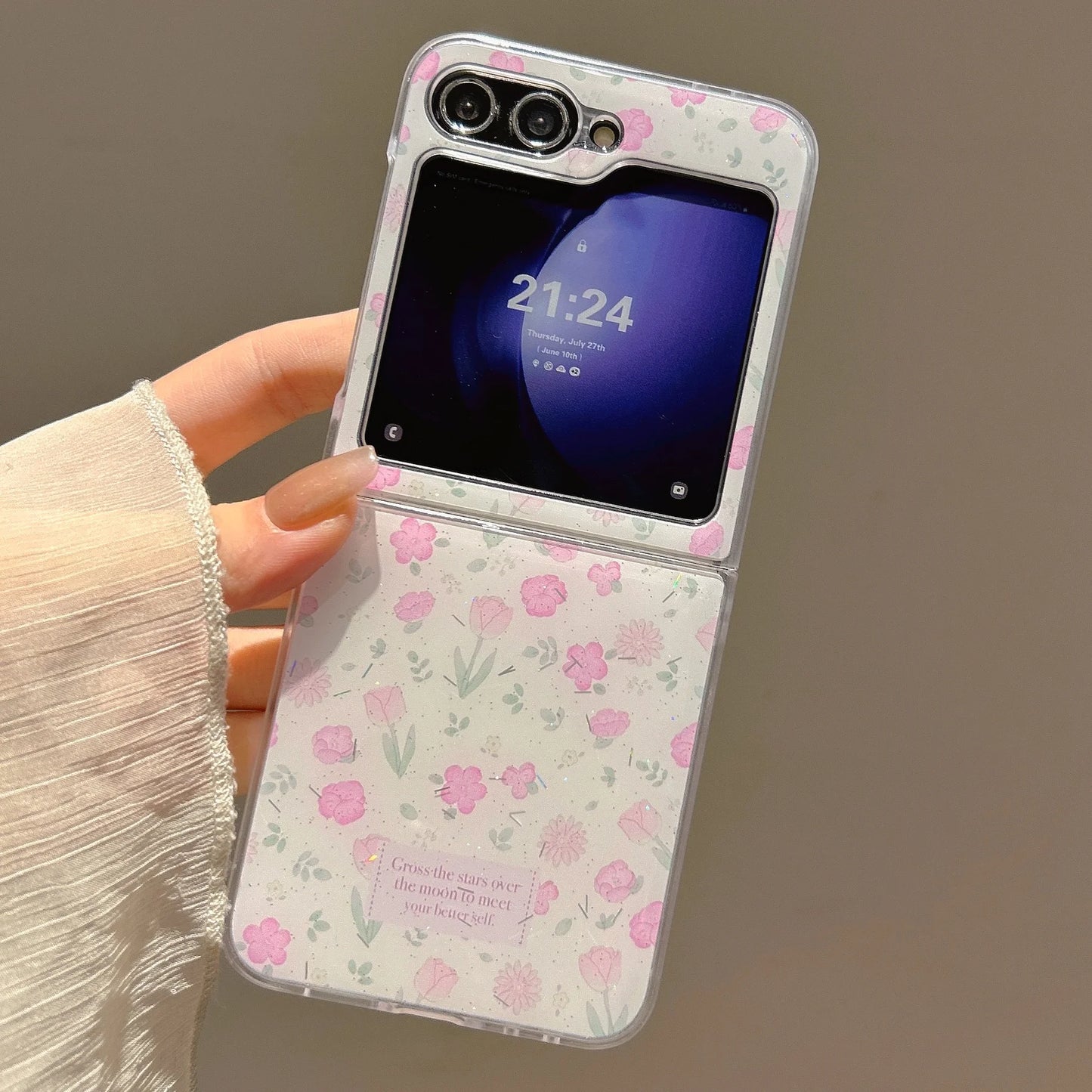 Lovely Flower Cover Funda For Samsung Z Flip 7 Hand Bracelet Cases For Samsung Galaxy Z Flip 6 zflip5 4 3 Luxury Phone Case