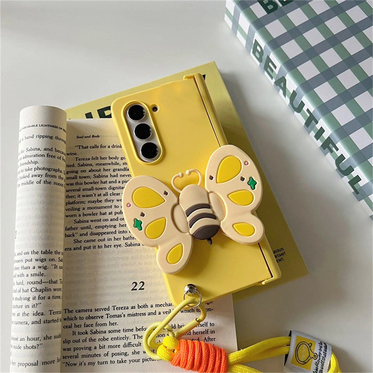 Cute Silicone Bee Bracket Phone Case for Samsung Galaxy Z Fold 6 Z Fold 7 ZFold5 Z Fold 4 3 Yellow Portable Bracelet Cover