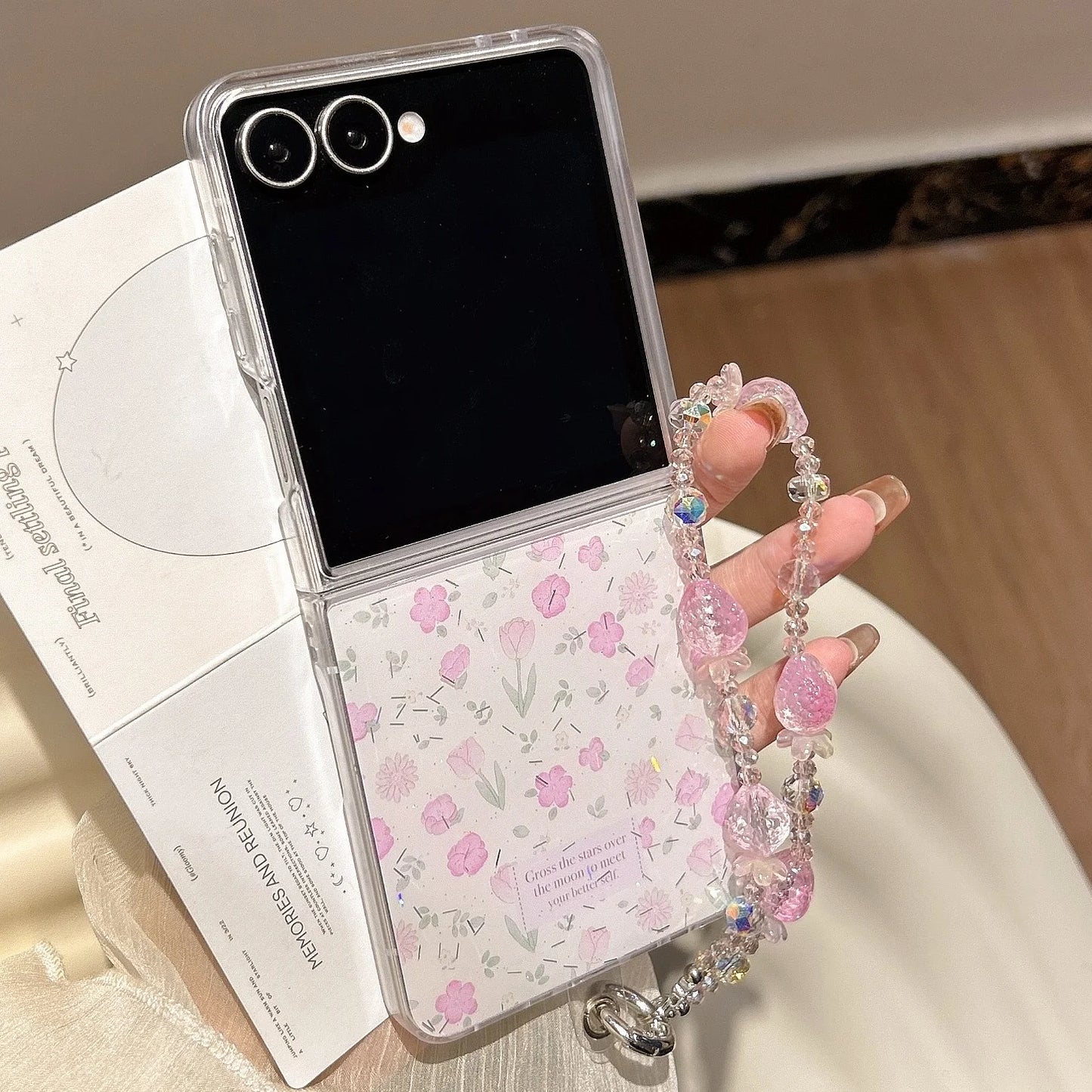 Lovely Flower Cover Funda For Samsung Z Flip 7 Hand Bracelet Cases For Samsung Galaxy Z Flip 6 zflip5 4 3 Luxury Phone Case