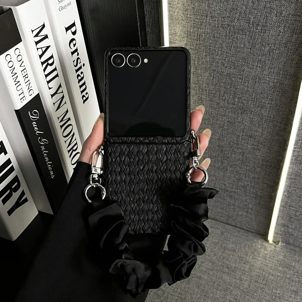 Ins Black Straw Mat Pattern Wine Red Phone Case Elastic Scarf Wristband for Motorola Razr50 Razr 70 Ultra 50ultra 60 ultra Cover