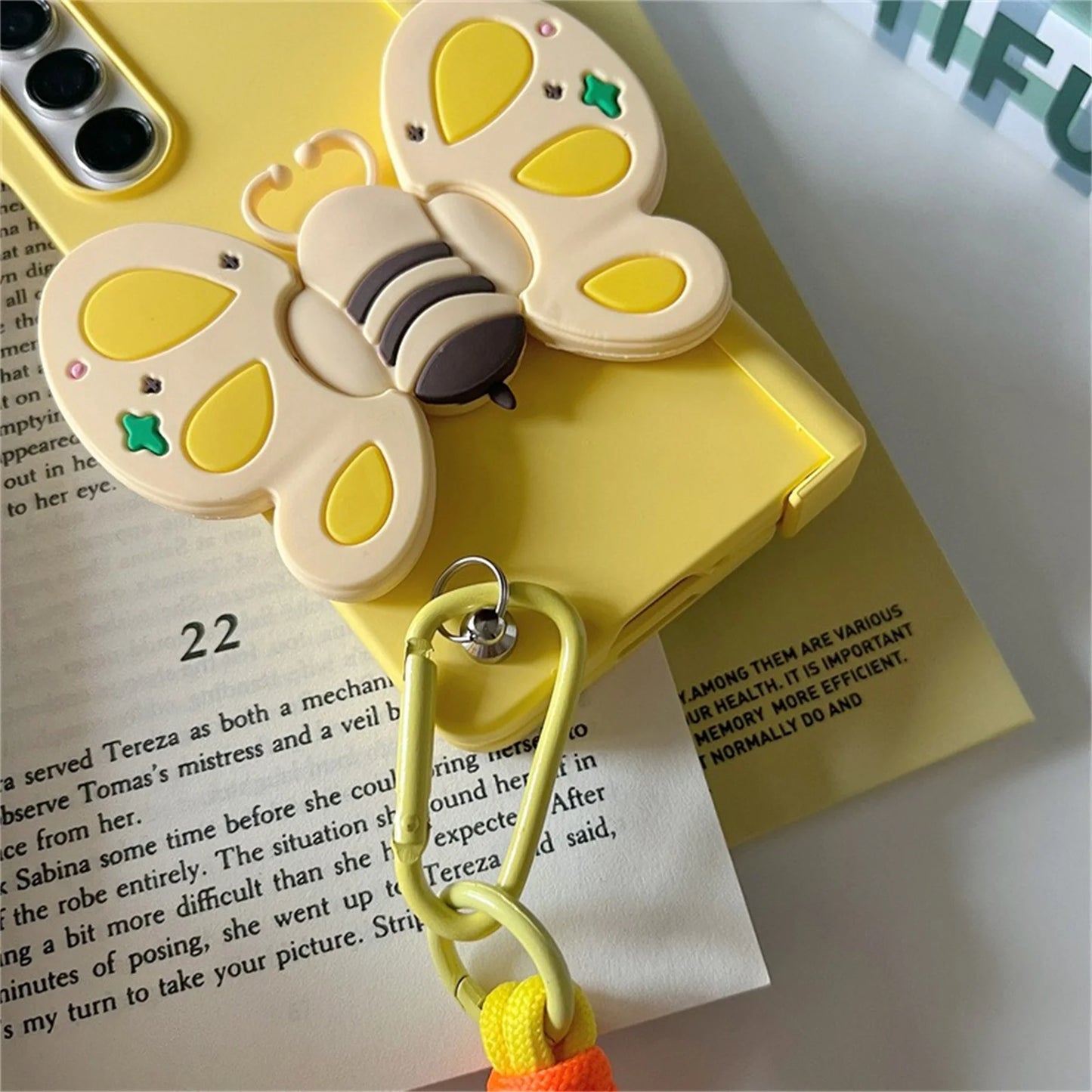 Cute Silicone Bee Bracket Phone Case for Samsung Galaxy Z Fold 6 Z Fold 7 ZFold5 Z Fold 4 3 Yellow Portable Bracelet Cover