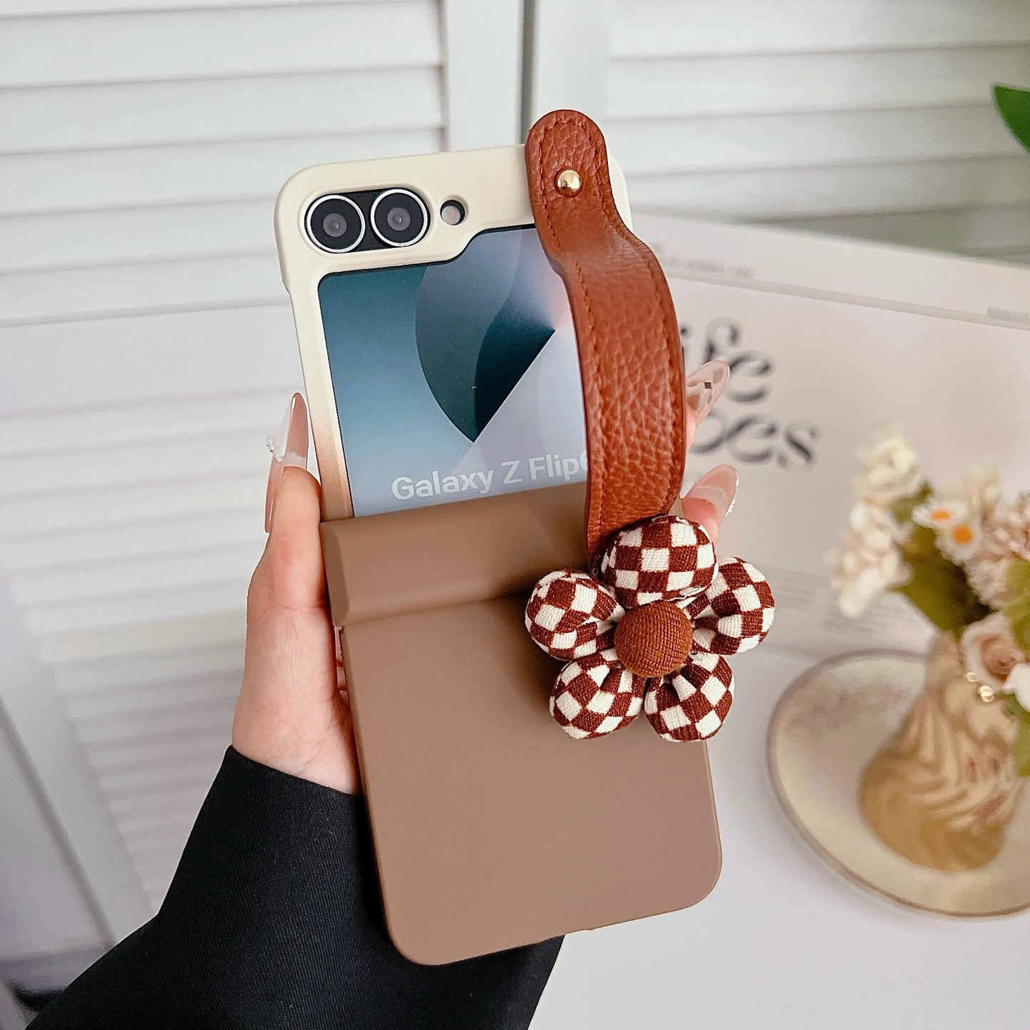 Gradient Wrist Strap Flip Phone Case for Samsung Galaxy Z Flip 6 5 4 3 Flip6 Flip5 Flip4 Flip3 Hinge Protection Shockproof Cover