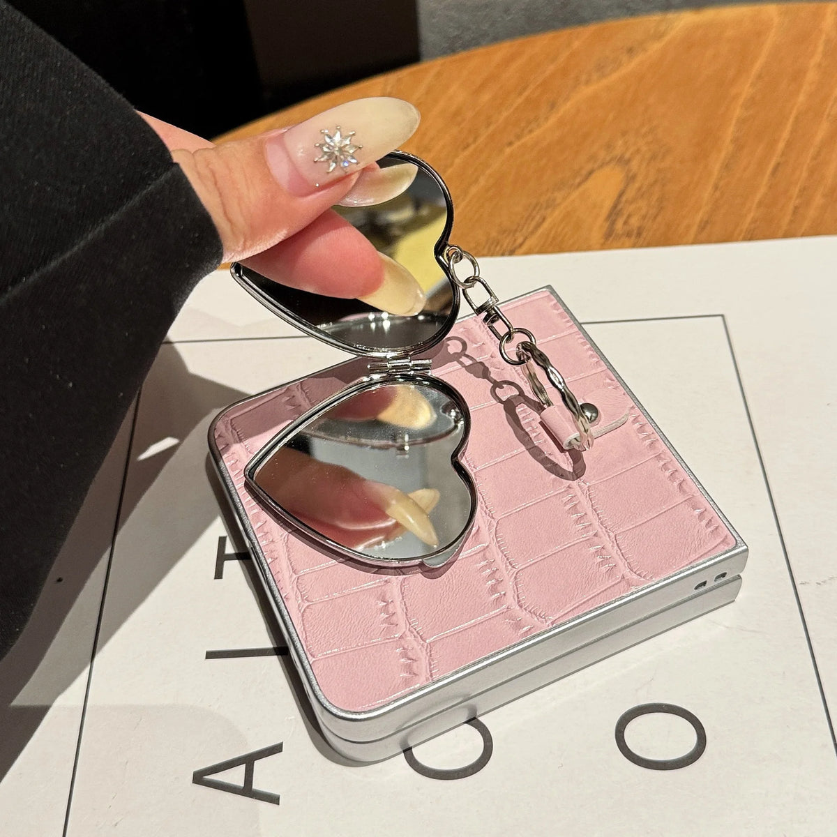 Crocodile Patterned Leather Case For Samsung Galaxy Z Flip 8 Heart Make up Miroor Cover For Samsung ZFlip7 Z Flip 6 5 4 3 Cover