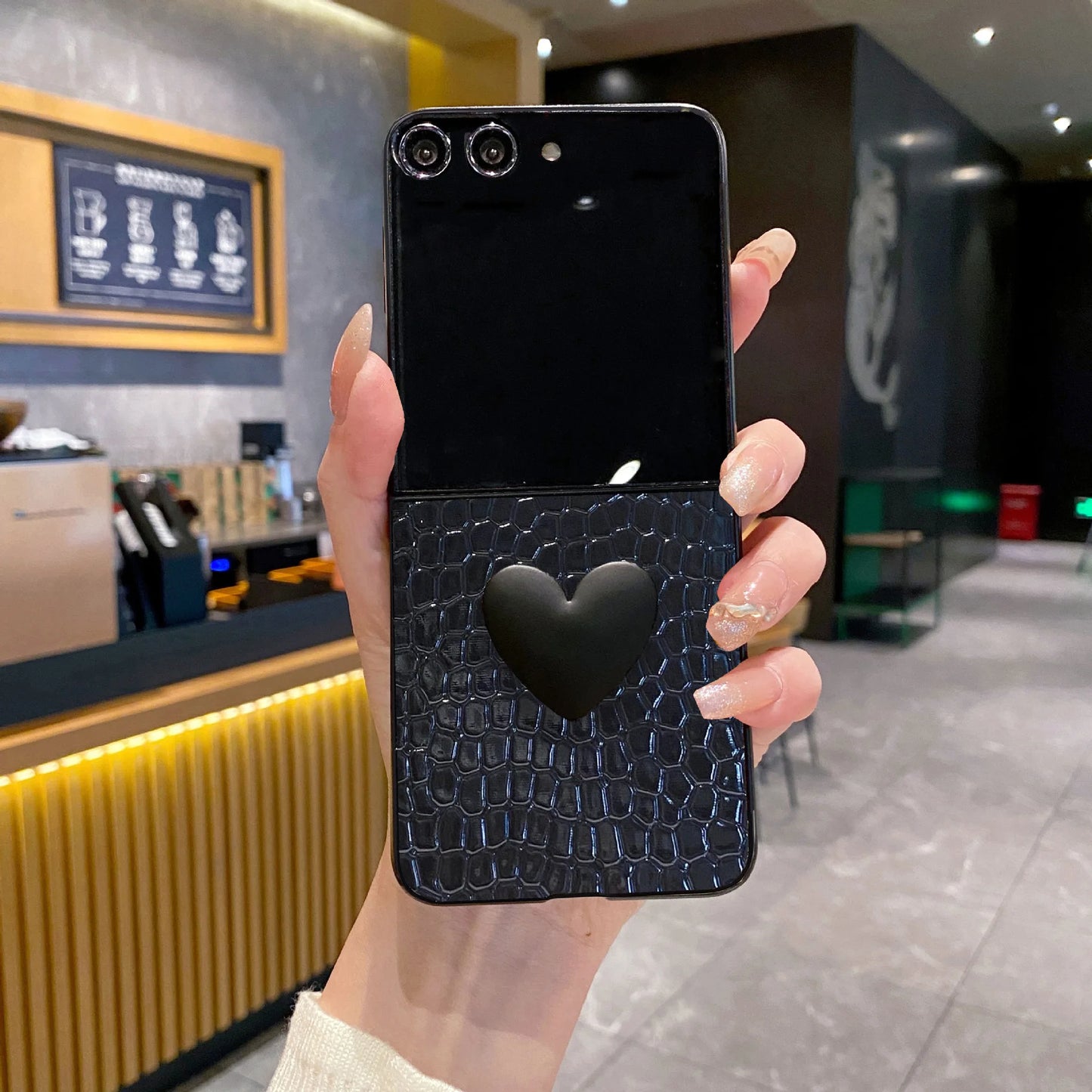 Fashion Crocodile Texture Hard Phone case for Moto Razr 70 60 50 Ultra 2026 2025 + 2024 with Cute Solid Color Love Heart Resin