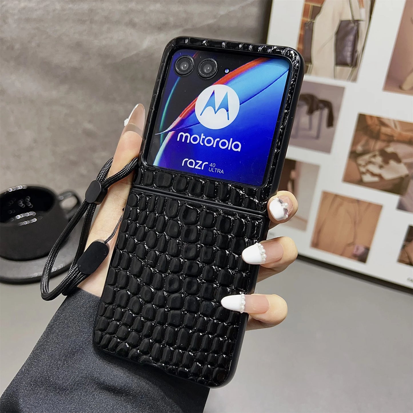 Fashion Korean Luxury Crocodile Pattern Case with Portable Rope for Motorola Razr 60 Pro Razr 60 Razr 50Ultra Razr 40Ultra Cover