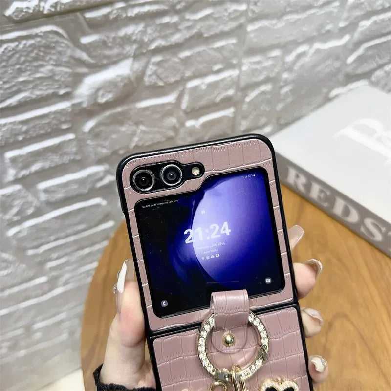 Unique Crocodile Pattern 3D Cute Small Bear Case For Samsung Galaxy Z Flip 7 6 5 4 3 5G Pearl Bracelet Portable Anti-Drop Cover