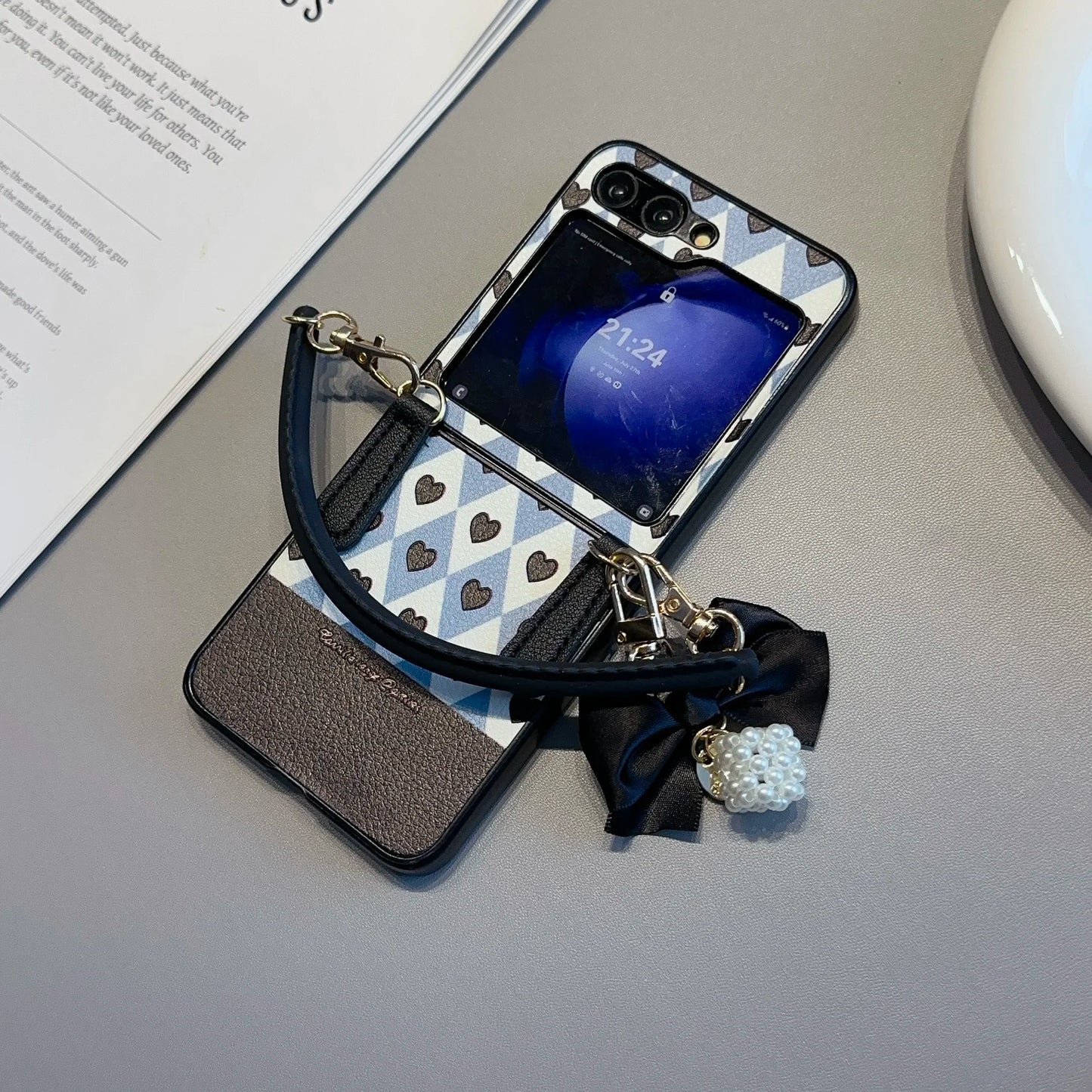 For Motorola Razr 60 Ultra Razr50Ultra 2025 Plus Case Unique Fashion Heart Bowknot Silicone Strap Wrist Leather Phone Case Cover